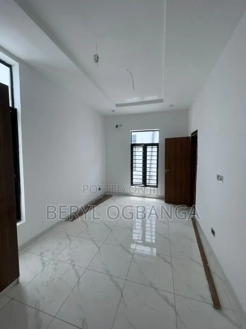 4bdrm Duplex in Ikota for sale