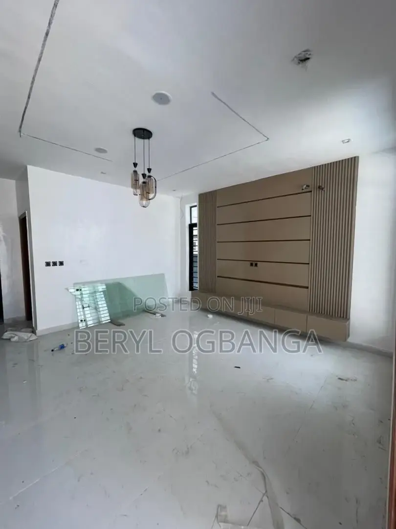 4bdrm Duplex in Ikota for sale