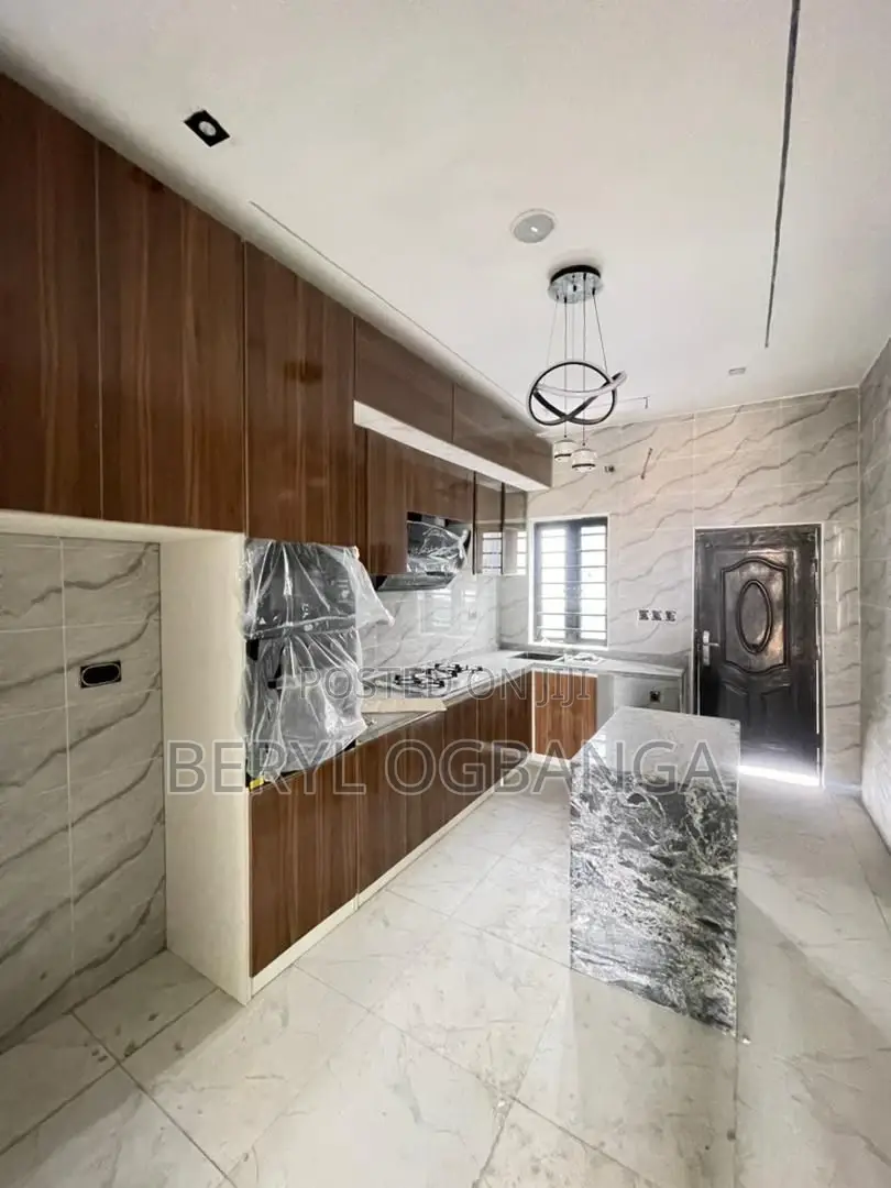 4bdrm Duplex in Ikota for sale