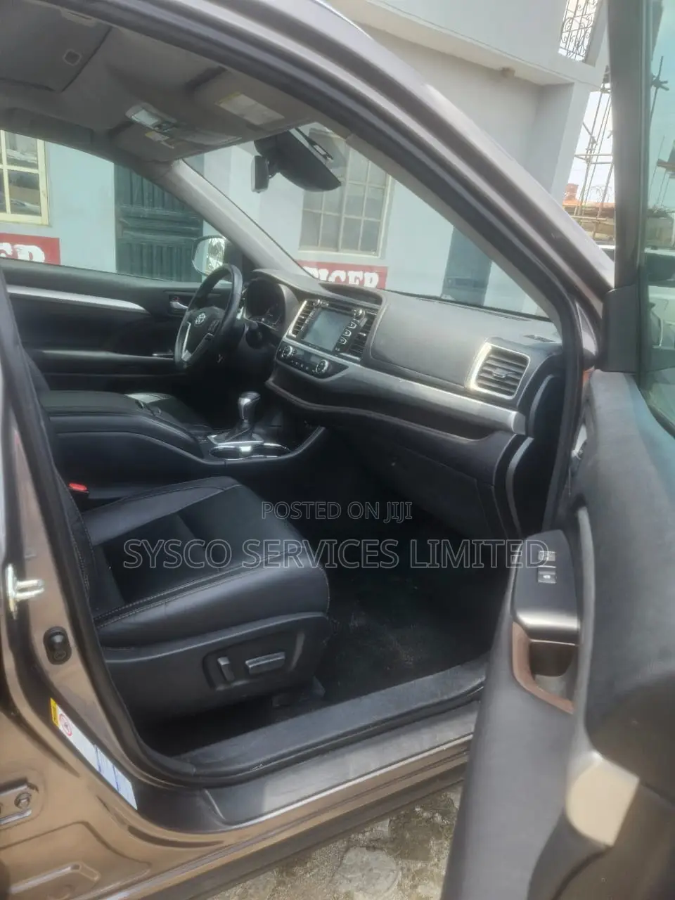 Toyota Highlander XLE 4x4 V6 (3.5L 6cyl 8A) 2018 Brown
