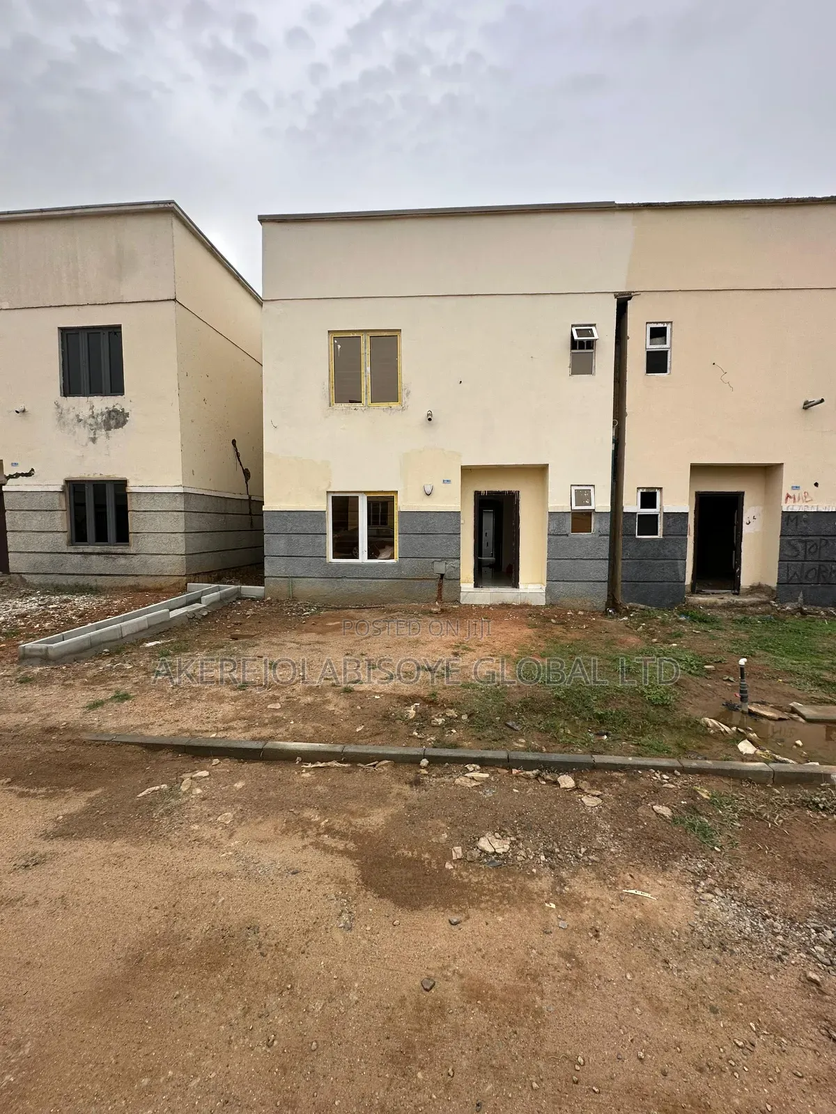 4bdrm Duplex in Lifecamp, Abuja for sale