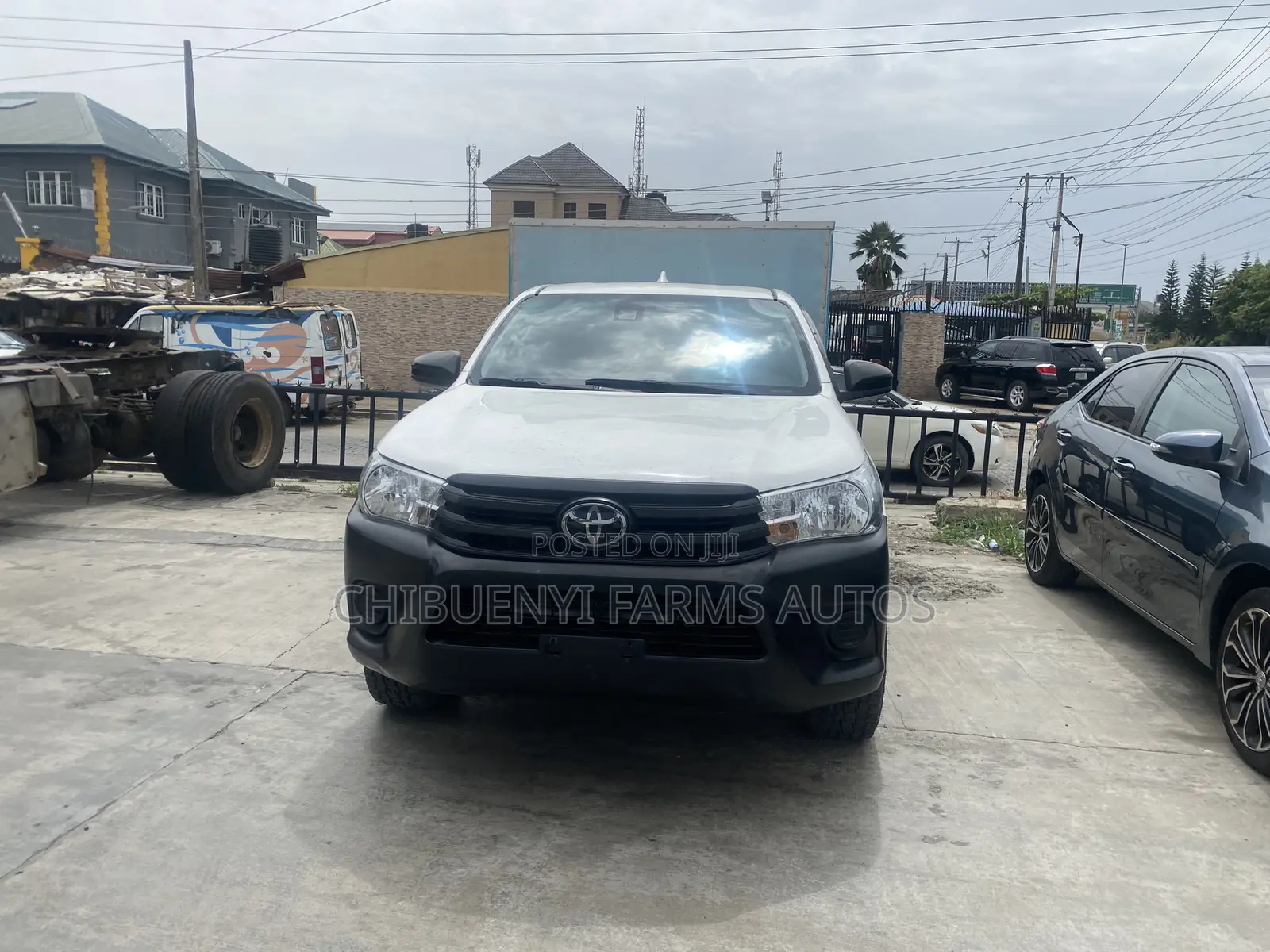Toyota Hilux 2022 White