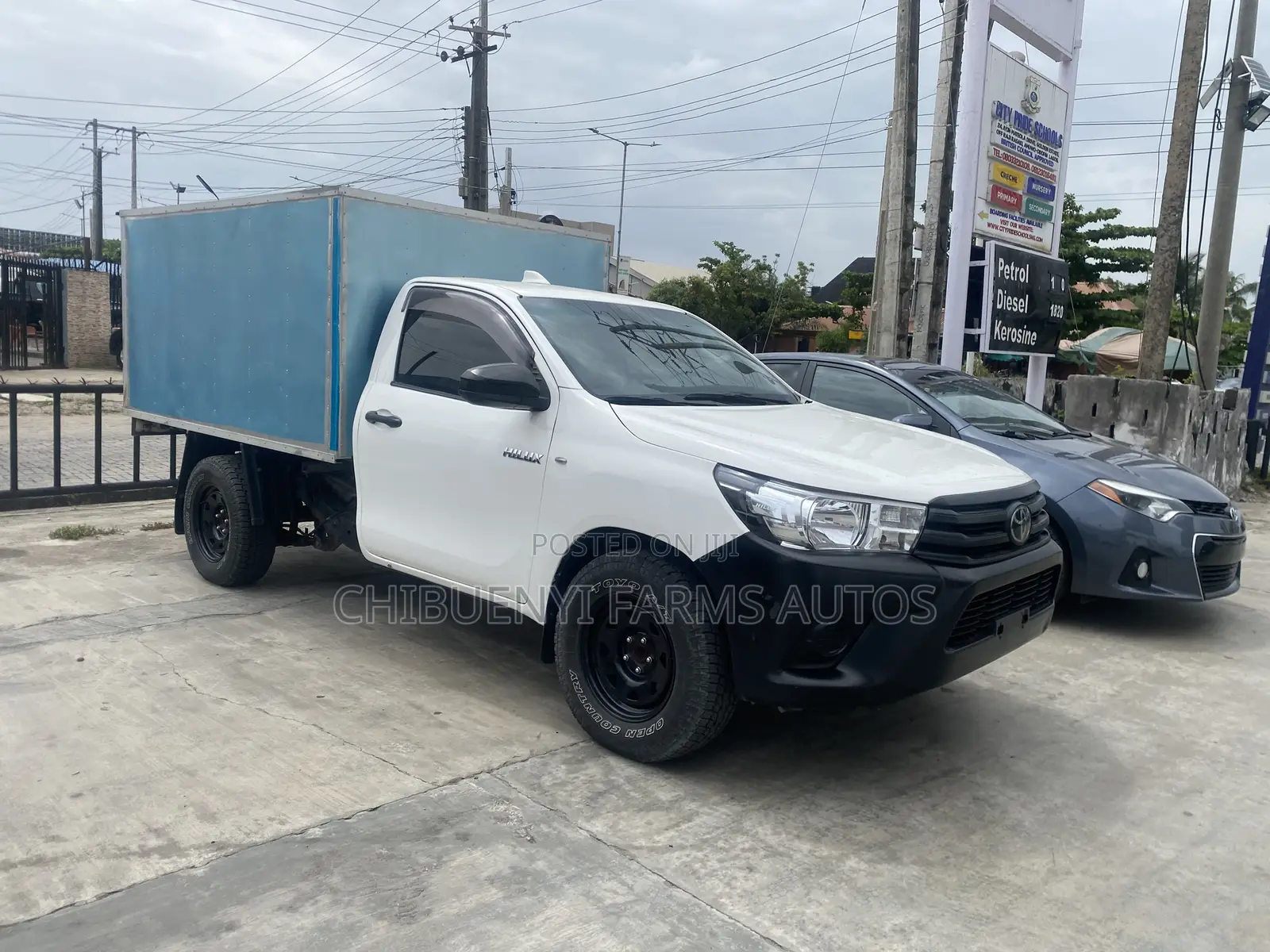 Toyota Hilux 2022 White