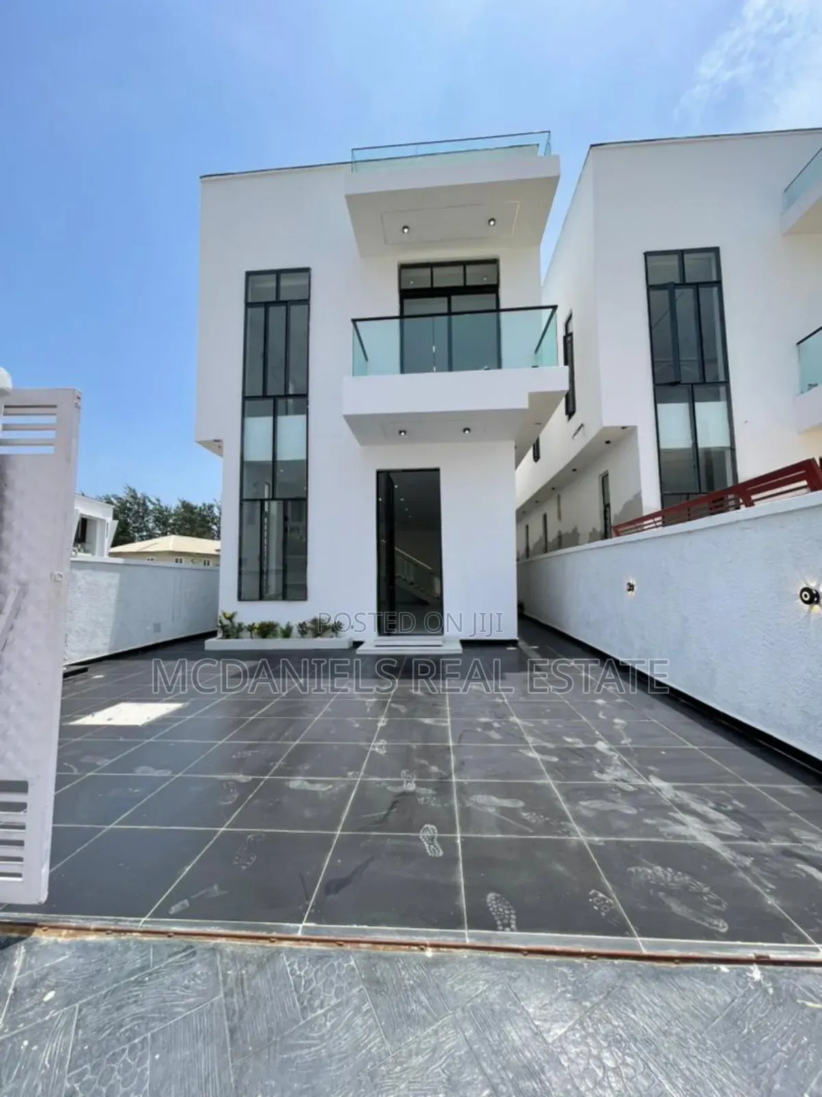 5bdrm Duplex in Ikota for sale