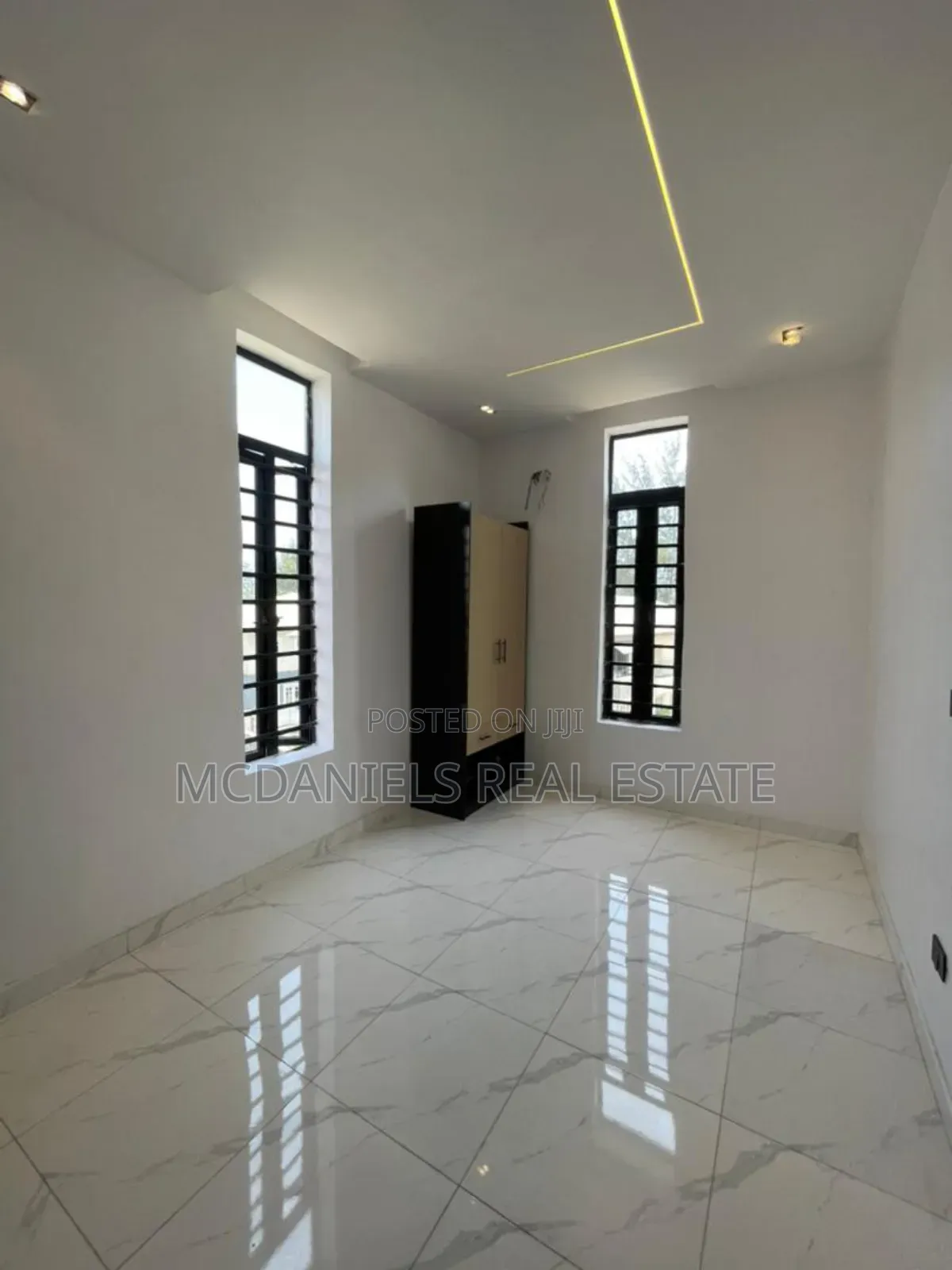5bdrm Duplex in Ikota for sale