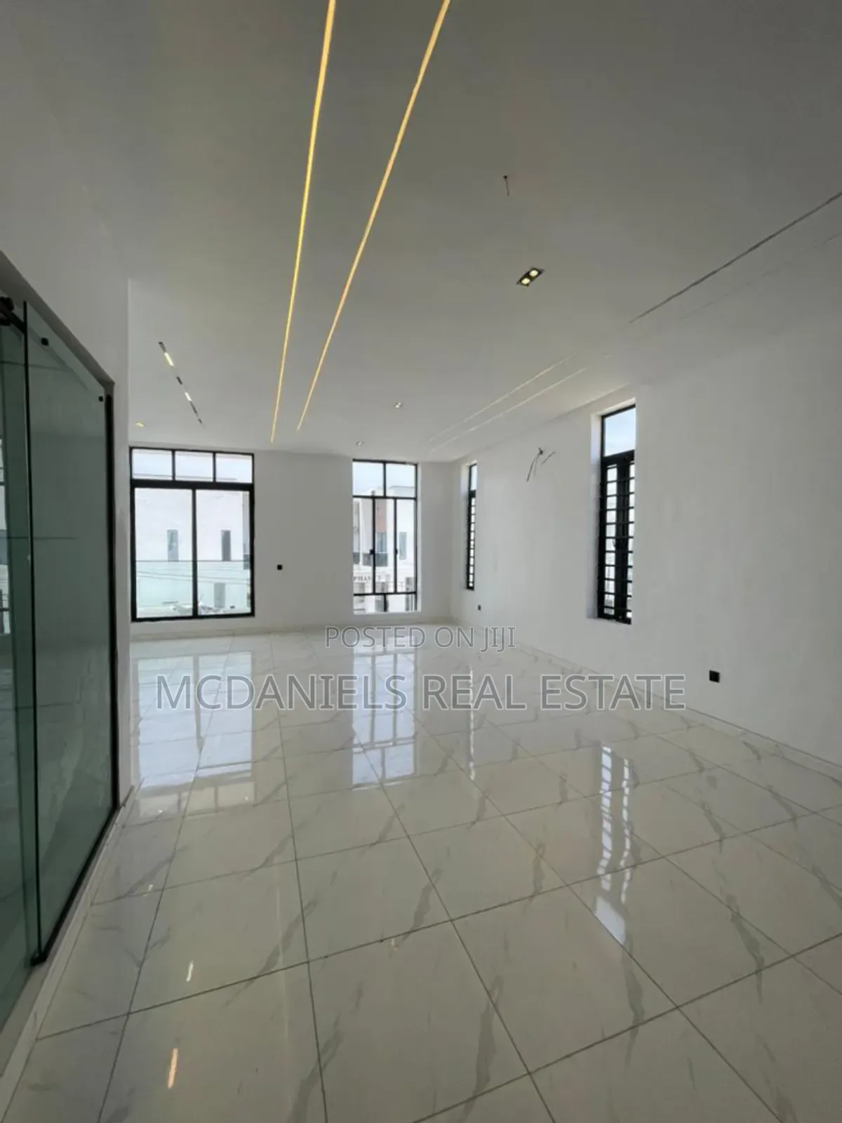 5bdrm Duplex in Ikota for sale