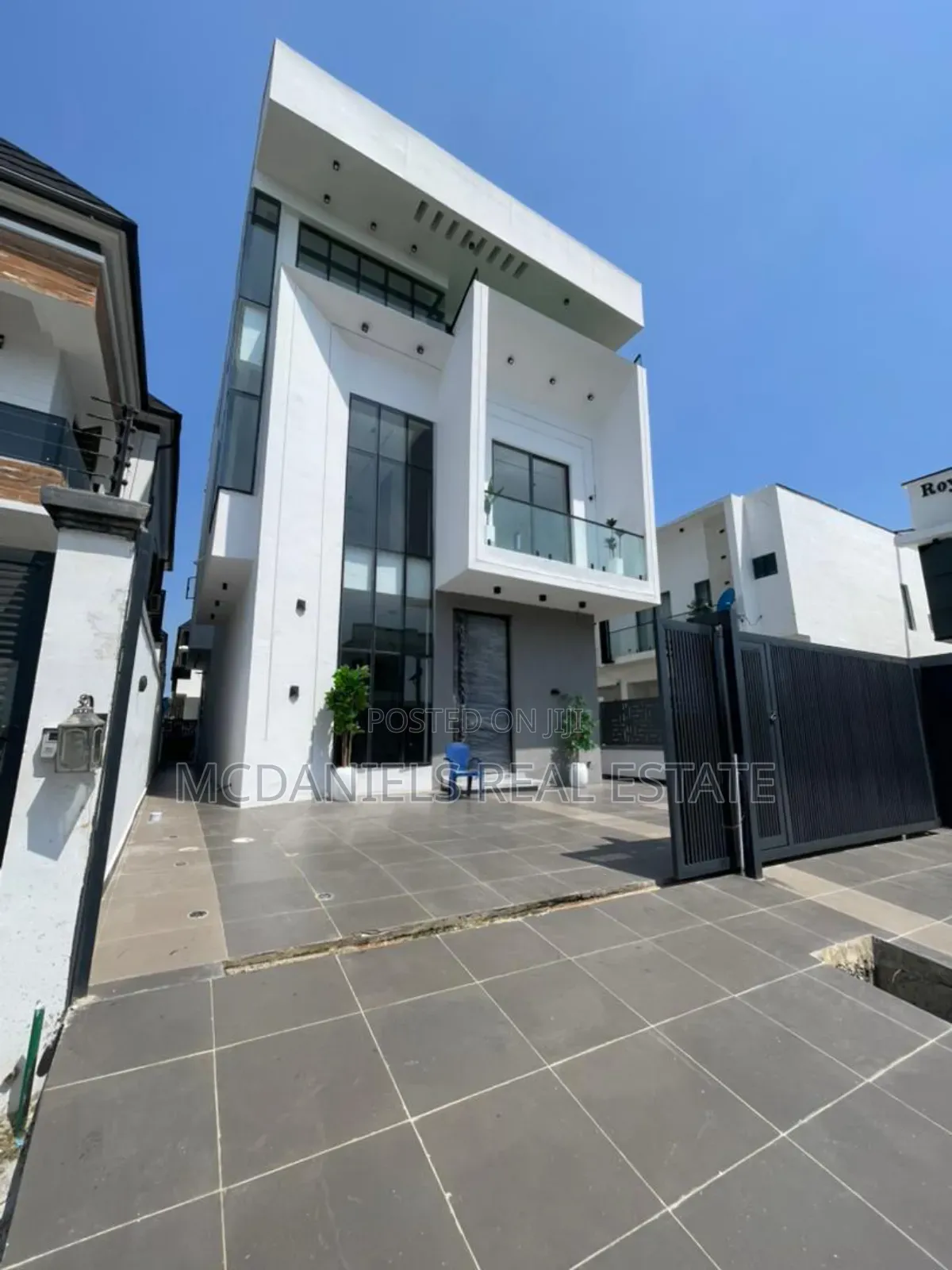 5bdrm Duplex in Ikota for sale