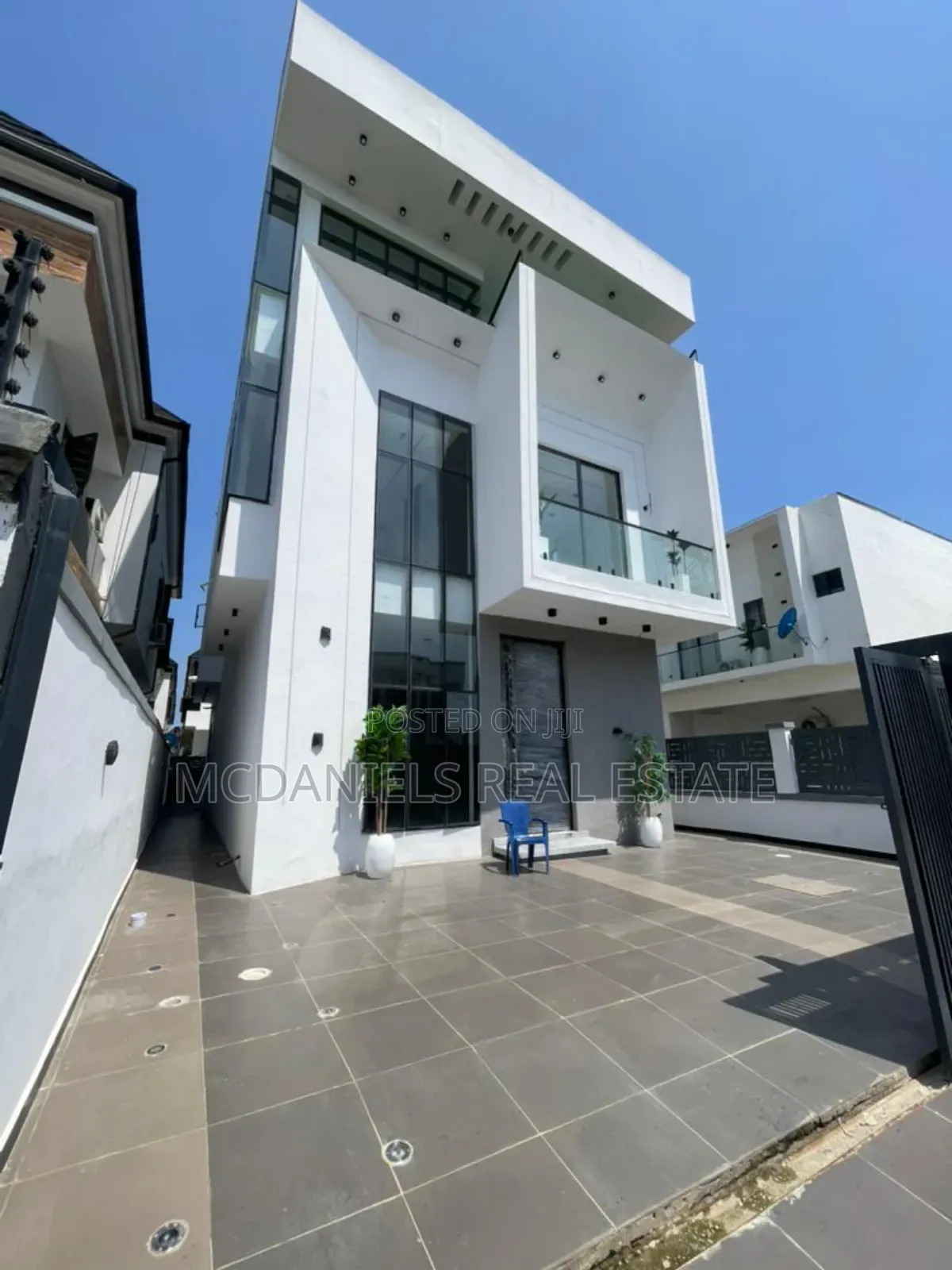 5bdrm Duplex in Ikota for sale