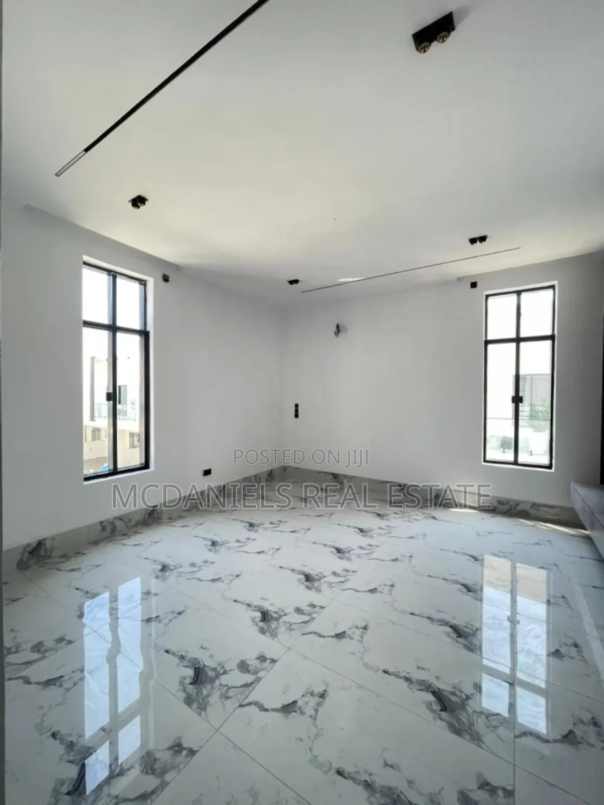 5bdrm Duplex in Ikota for sale