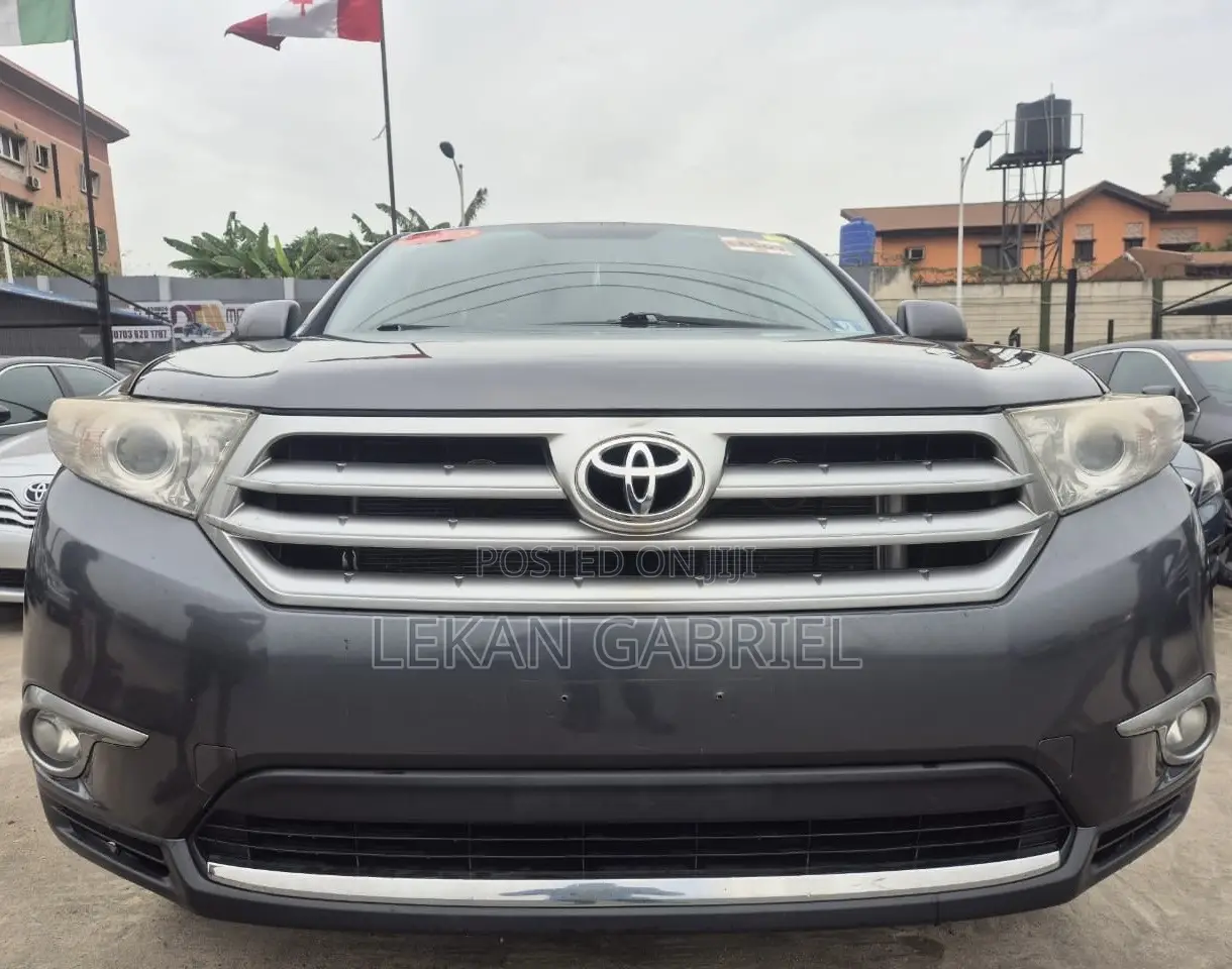 Toyota Highlander SE 3.5L 4WD 2013 Gray