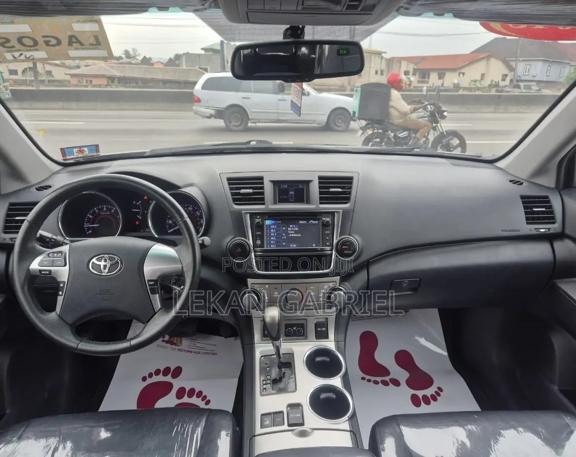 Toyota Highlander SE 3.5L 4WD 2013 Gray
