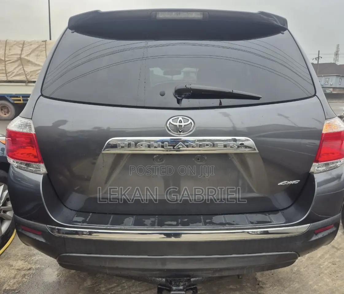 Toyota Highlander SE 3.5L 4WD 2013 Gray