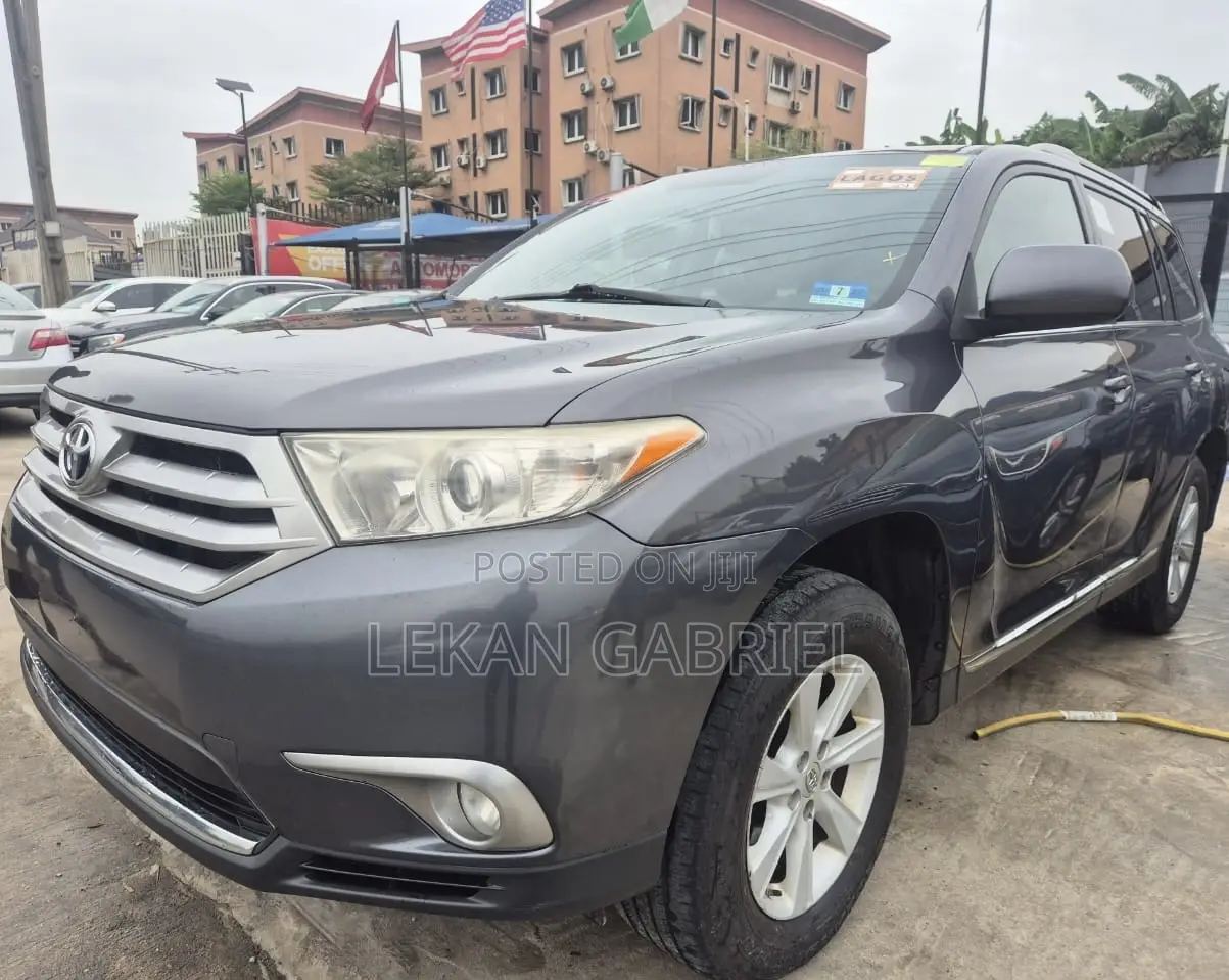 Toyota Highlander SE 3.5L 4WD 2013 Gray