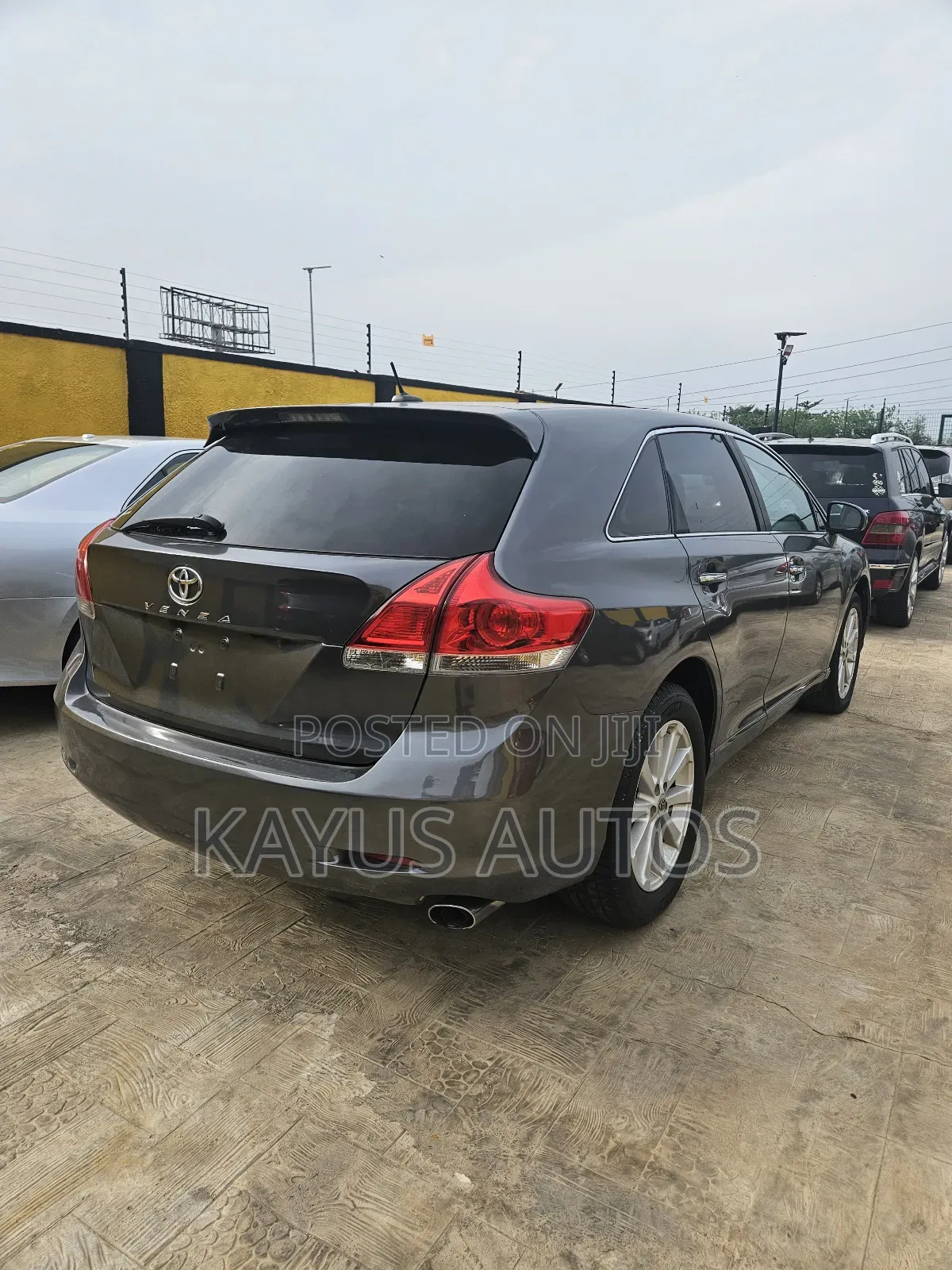 Toyota Venza LE 2011 Gray