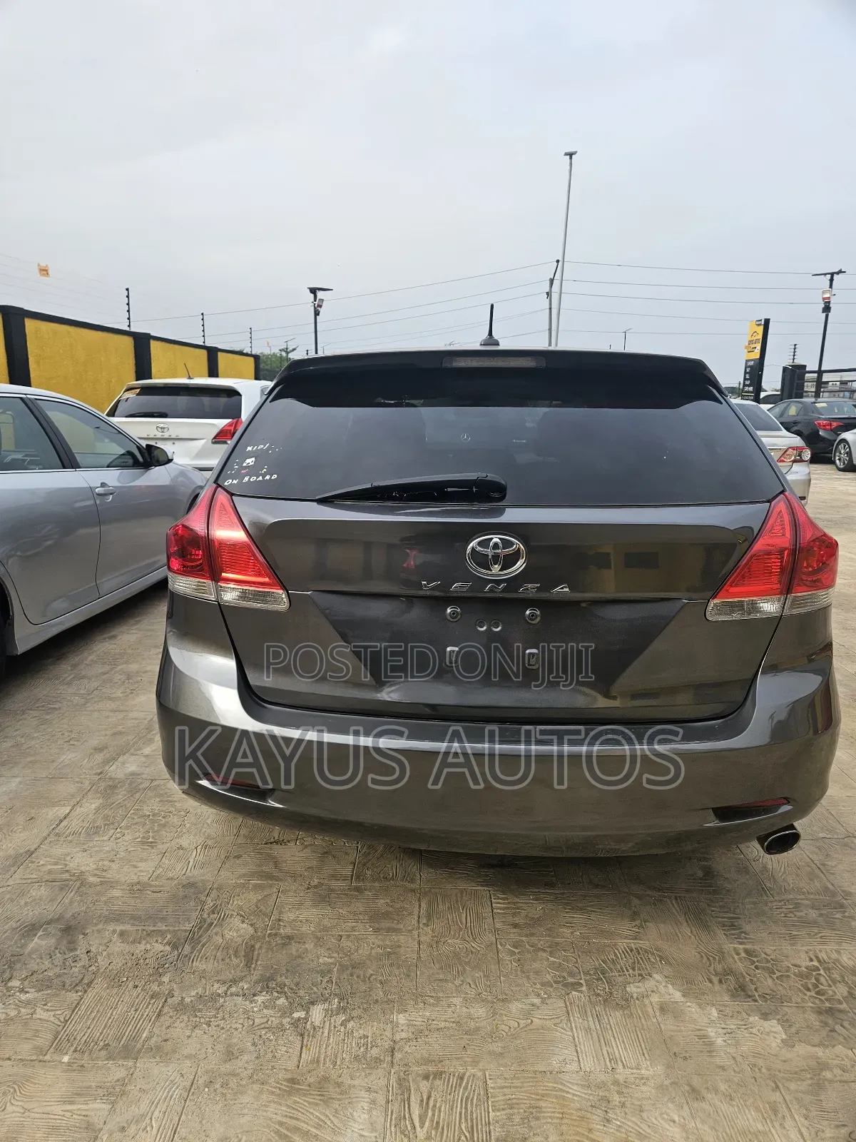 Toyota Venza LE 2011 Gray