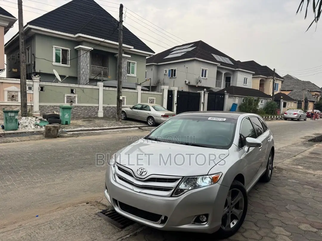 Toyota Venza XLE 4dr Wagon AWD (3.5L 6cyl 6A) 2014 Silver