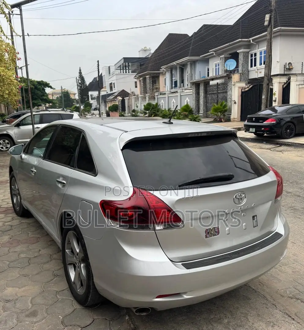 Toyota Venza XLE 4dr Wagon AWD (3.5L 6cyl 6A) 2014 Silver