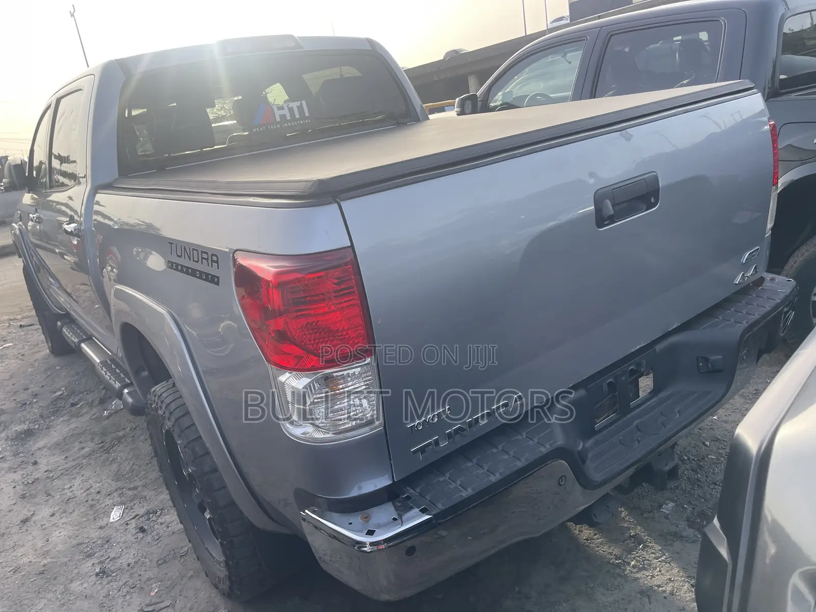 Toyota Sequoia Platinum FFV 4dr SUV 4WD (5.7L 8cyl 6A) 2014 Gray