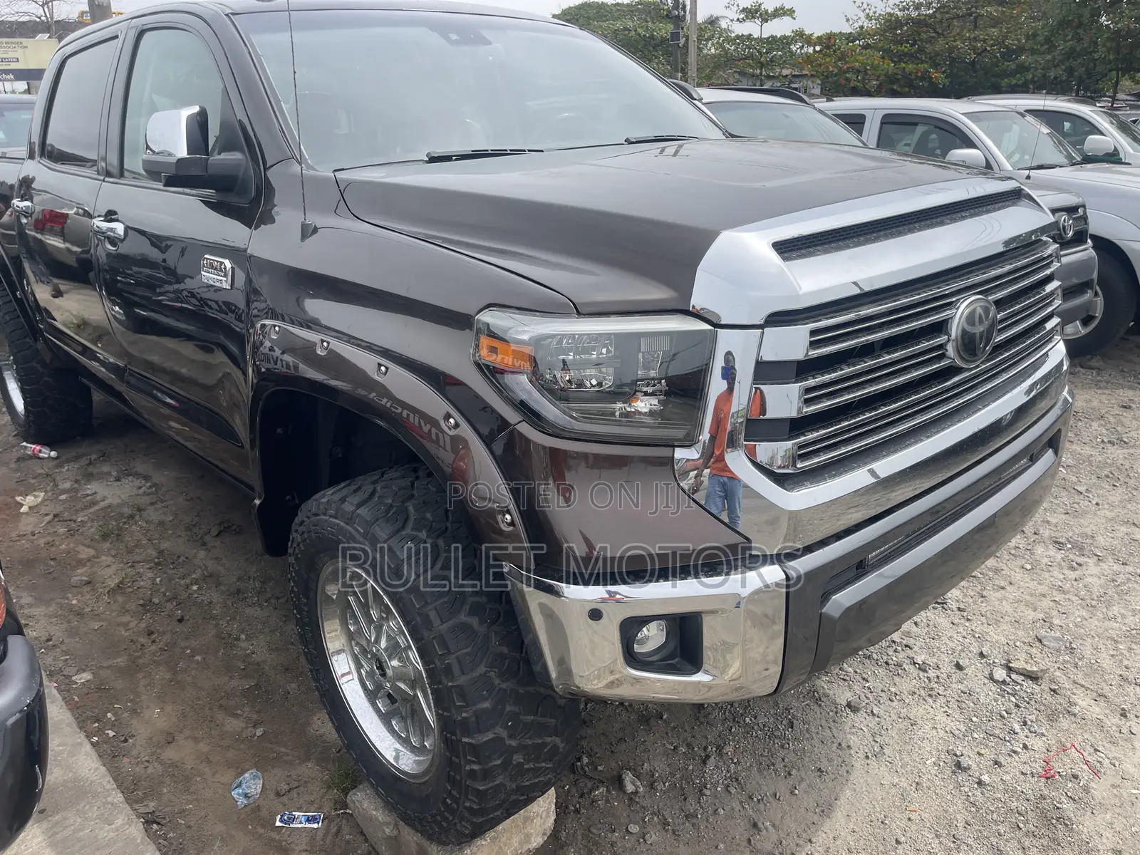 Toyota Tundra Platinum 5.7L V8 4x4 CrewMax 5.6 ft. box 145.7 in. WB