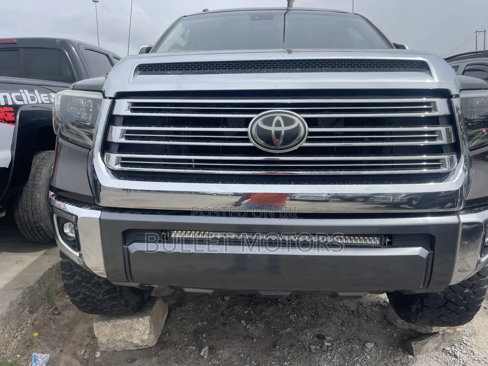 Toyota Tundra Platinum 5.7L V8 4x4 CrewMax 5.6 ft. box 145.7 in. WB