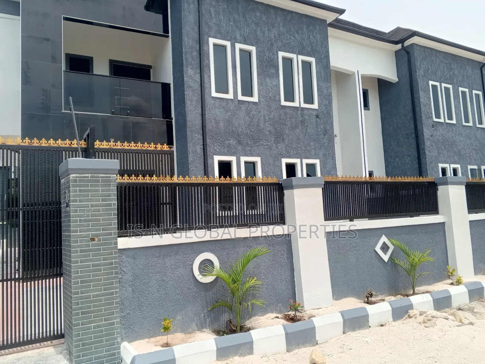 4bdrm Duplex in Army Estate, Warri for sale