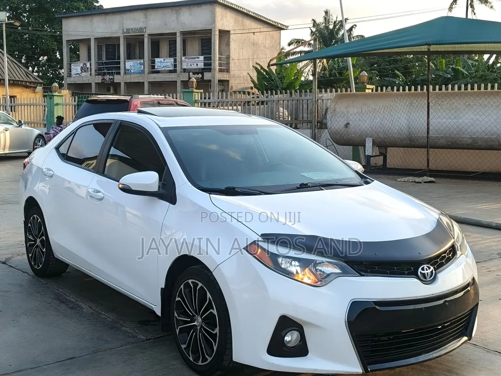 Toyota Corolla S w/Special Edition Pkg (1.8L 4cyl CVT) 2016 White