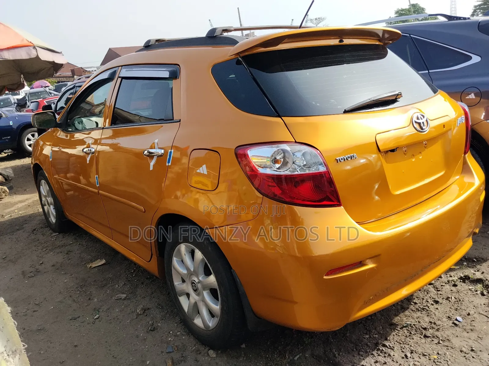 Toyota Matrix Hatchback FWD (1.8L 4cyl 5M) 2010 Gold
