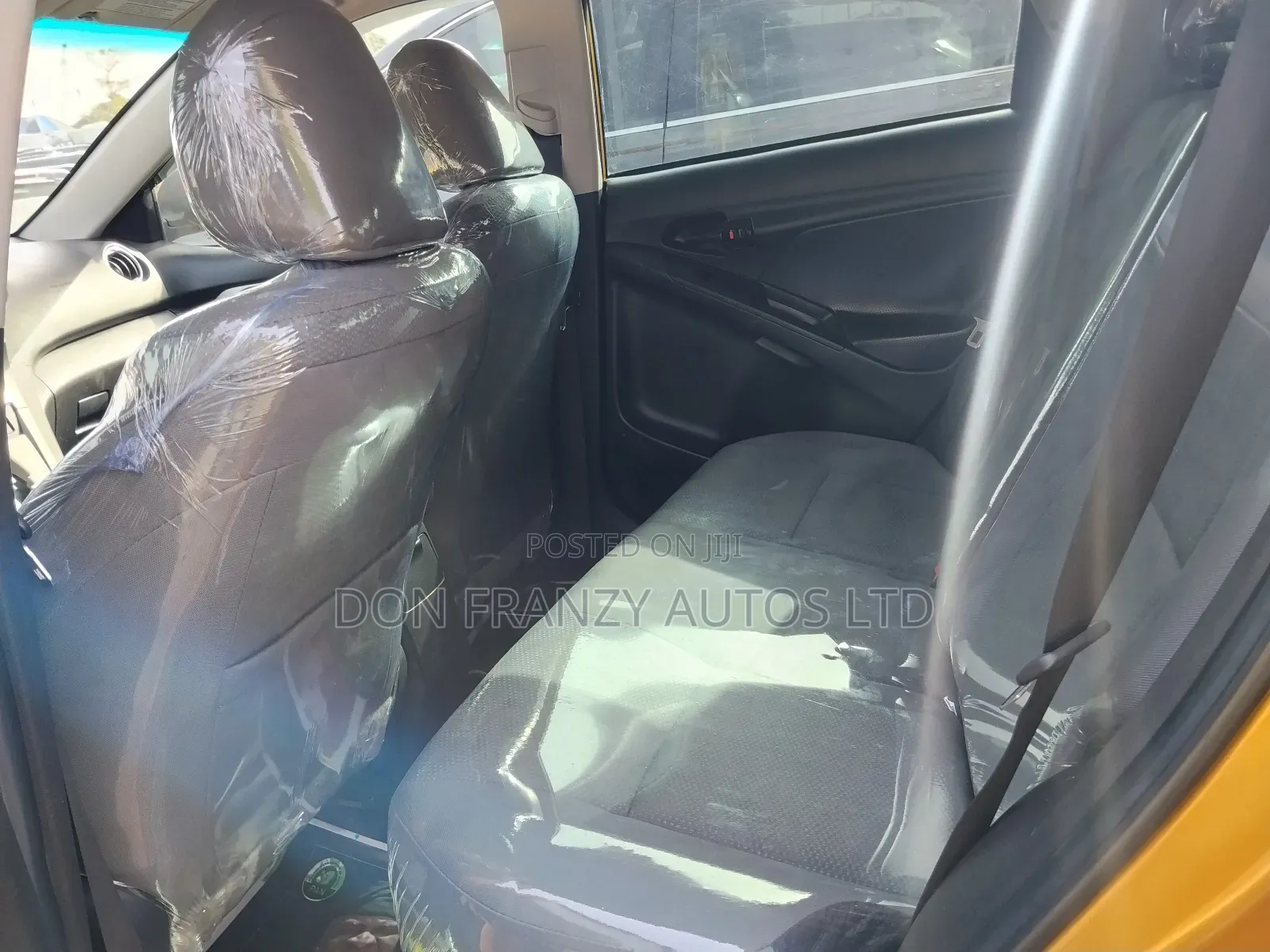 Toyota Matrix Hatchback FWD (1.8L 4cyl 5M) 2010 Gold