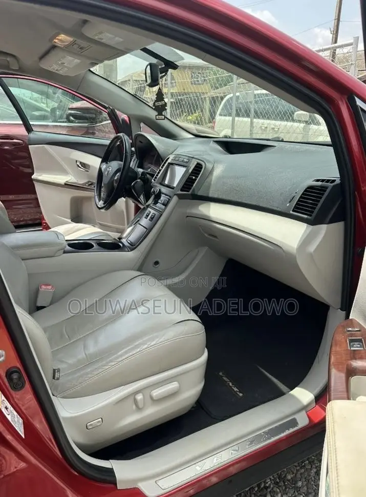 Toyota Venza 2010 Red