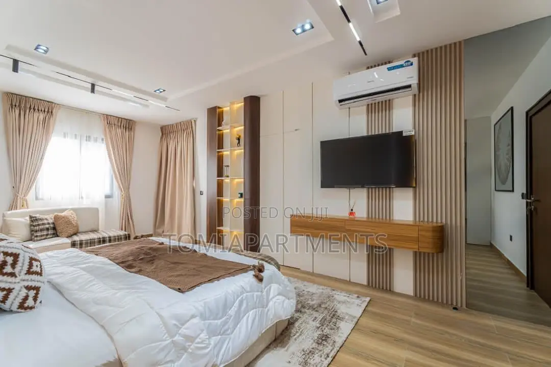 Luxurious 4 Bedroom Shortlet Smart Home With Pool, Gym Ps5 in Ikoyi