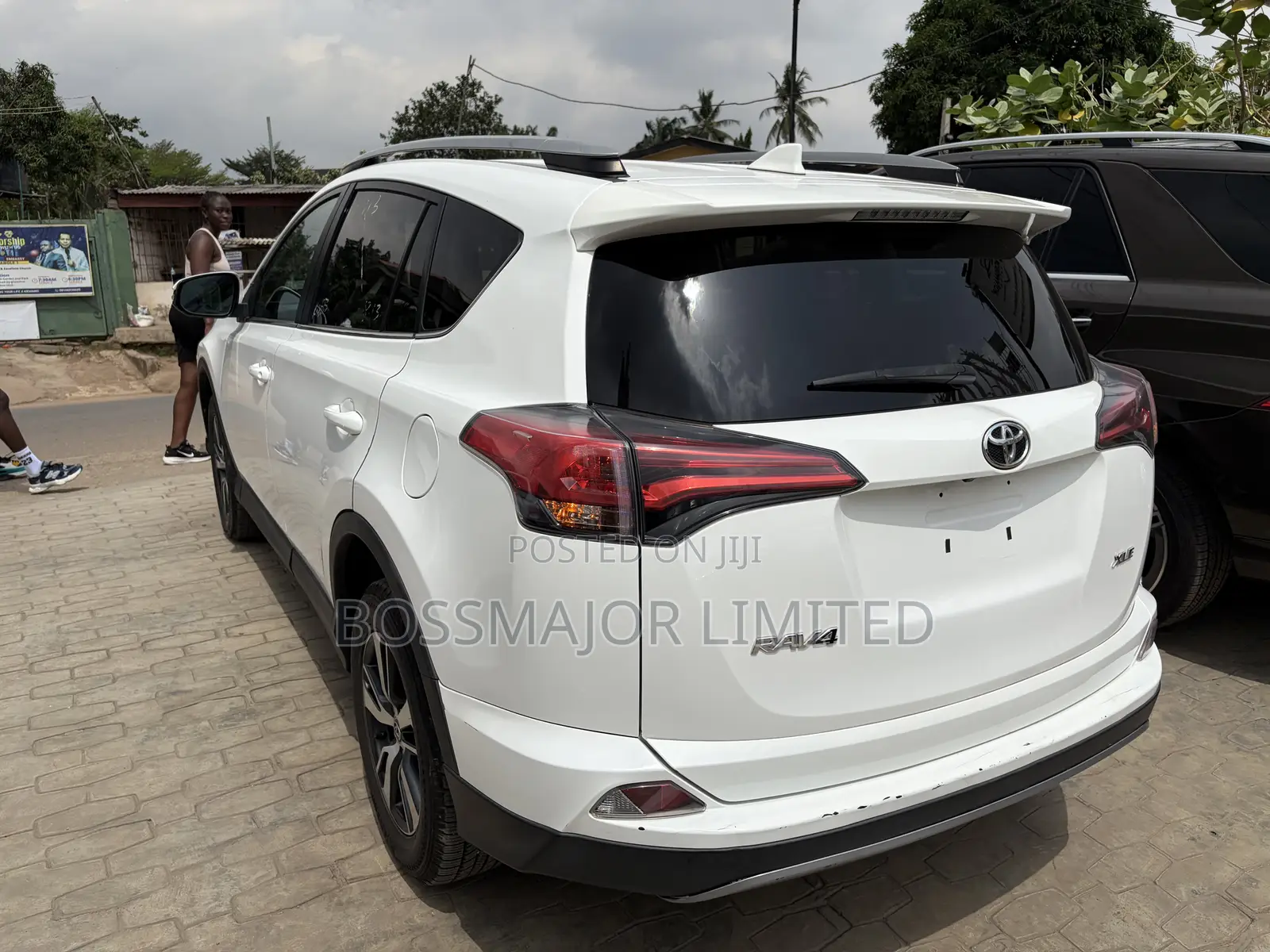 Toyota RAV4 Adventure 4dr SUV AWD (2.5L 4cyl 6A) 2018 White