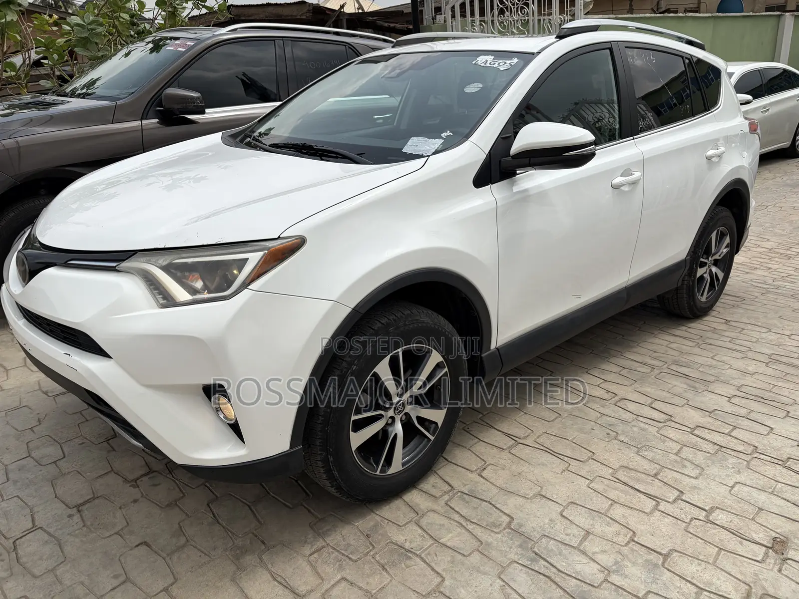 Toyota RAV4 Adventure 4dr SUV AWD (2.5L 4cyl 6A) 2018 White