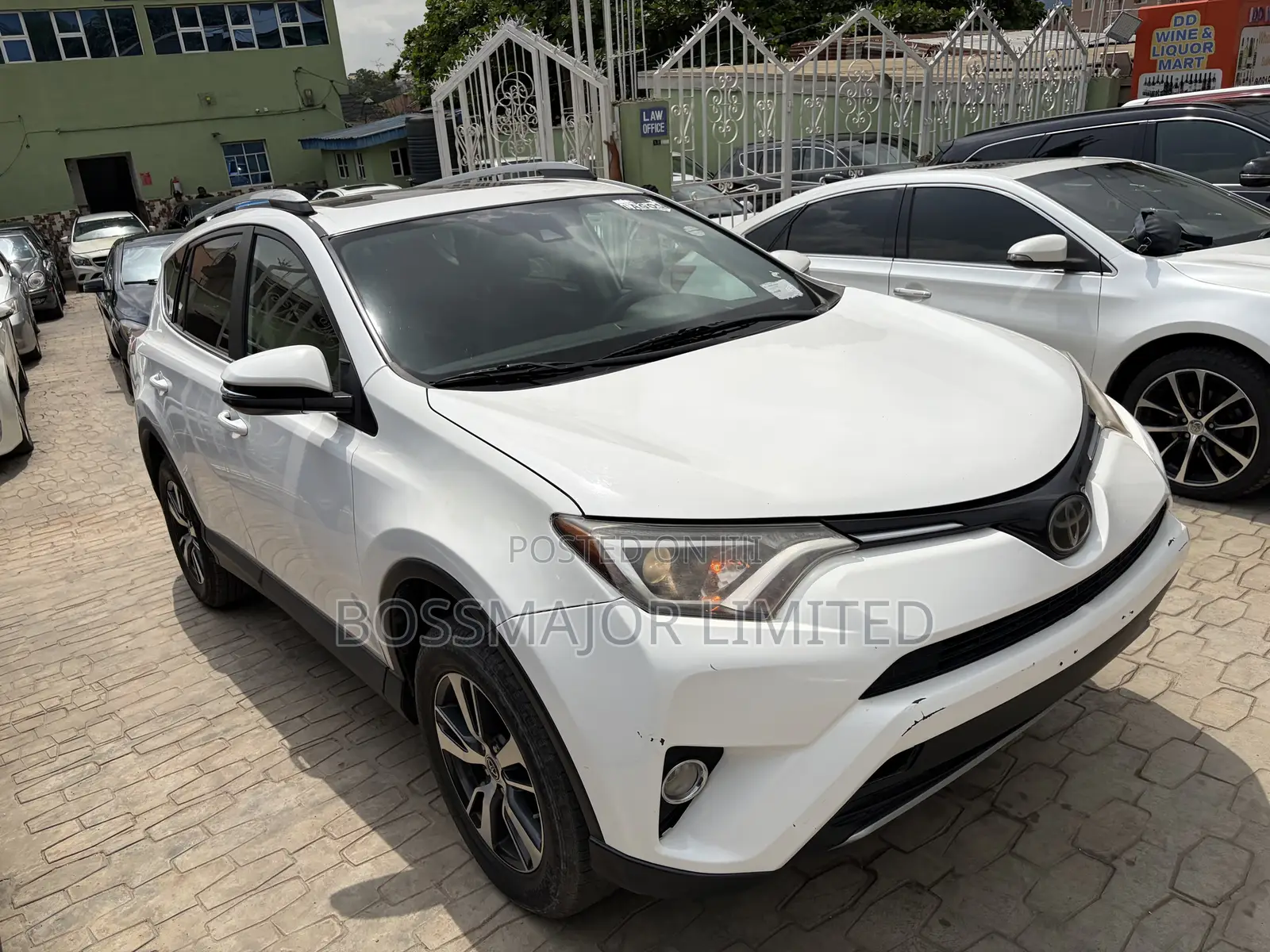 Toyota RAV4 Adventure 4dr SUV AWD (2.5L 4cyl 6A) 2018 White