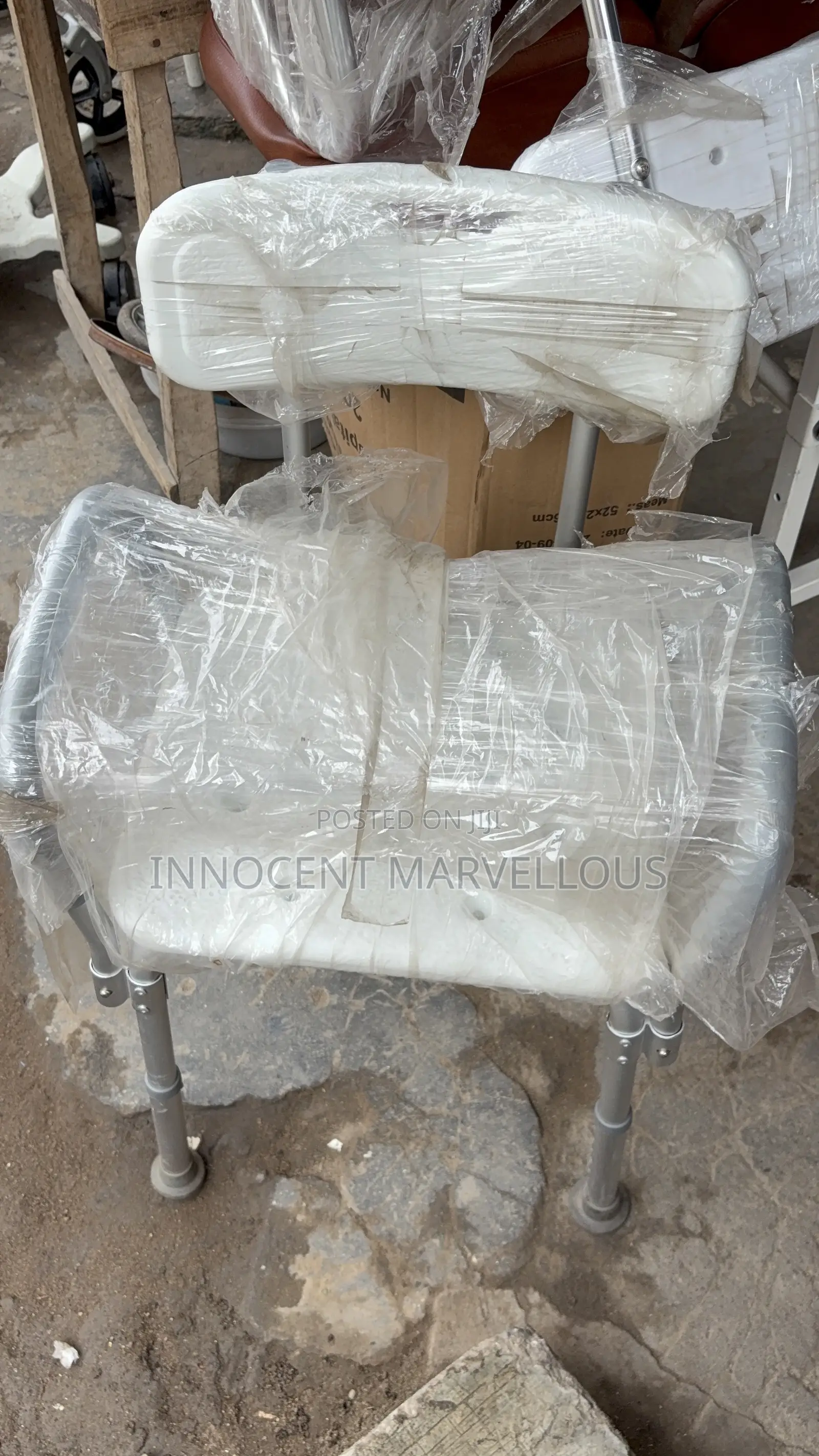 Tokunbo Shower Chair With Hand Rest