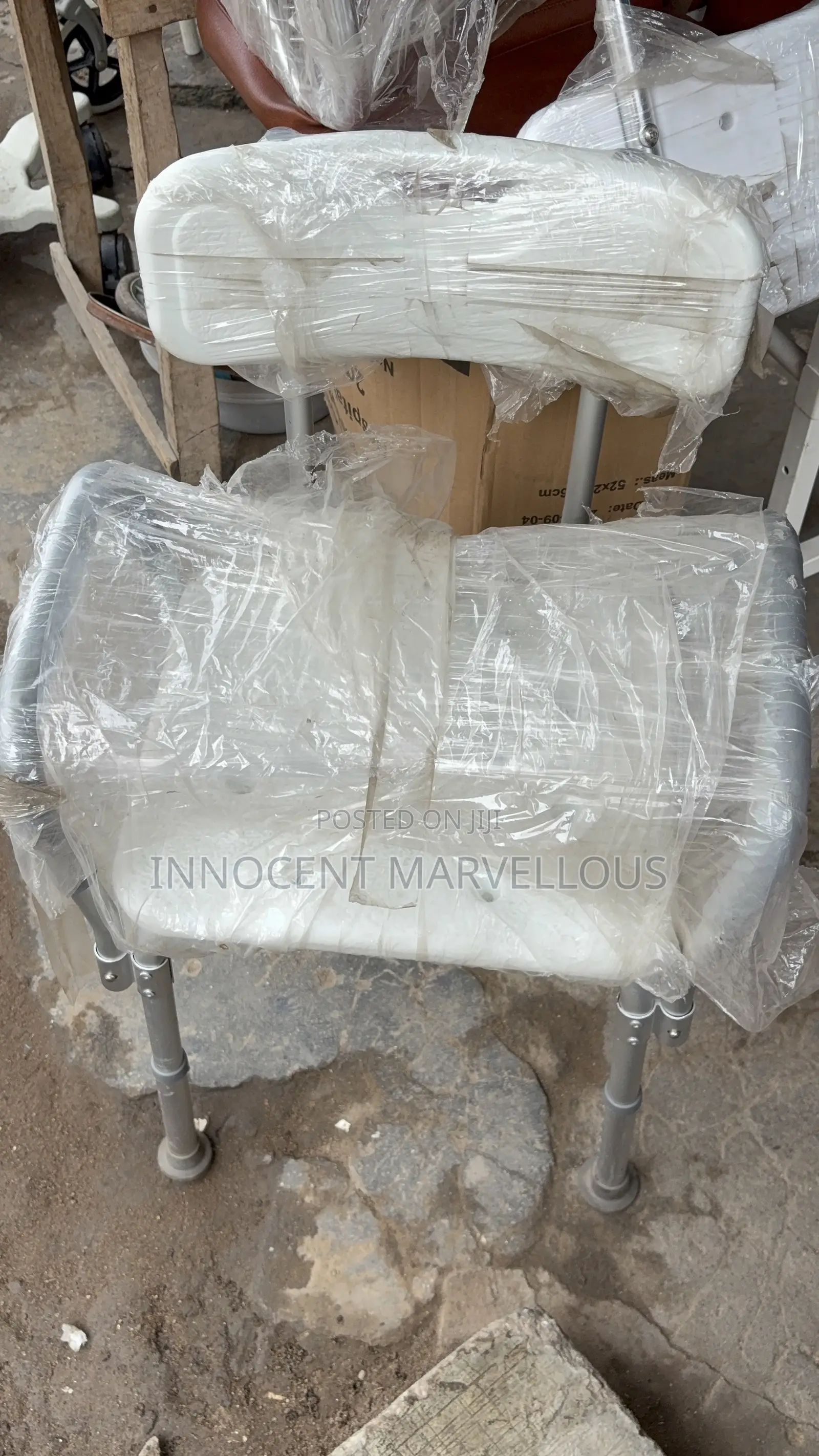 Tokunbo Shower Chair With Hand Rest