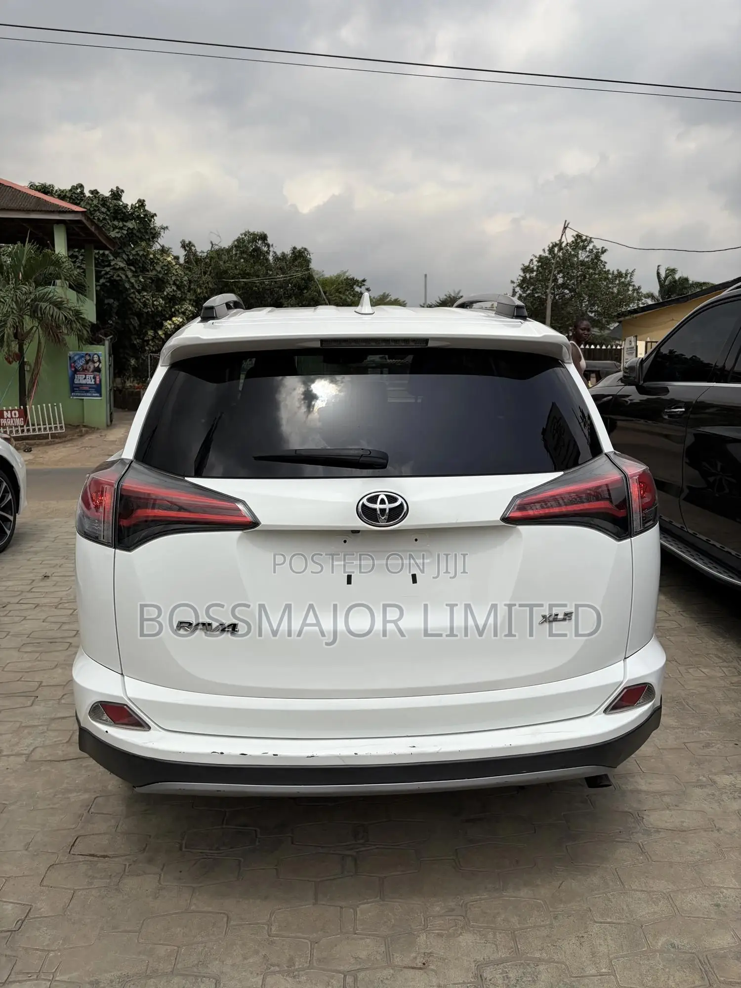 Toyota RAV4 Adventure 4dr SUV AWD (2.5L 4cyl 6A) 2018 White