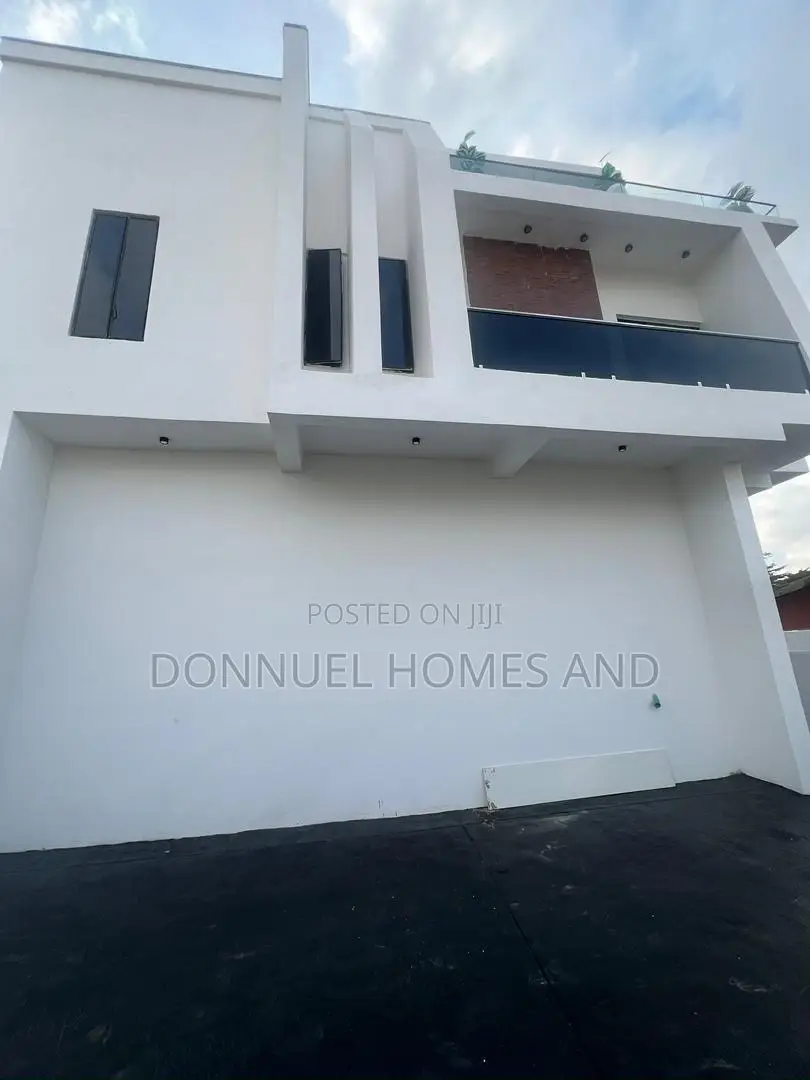 5bdrm Duplex in Sangotedo for sale