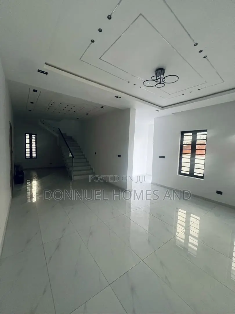 5bdrm Duplex in Sangotedo for sale