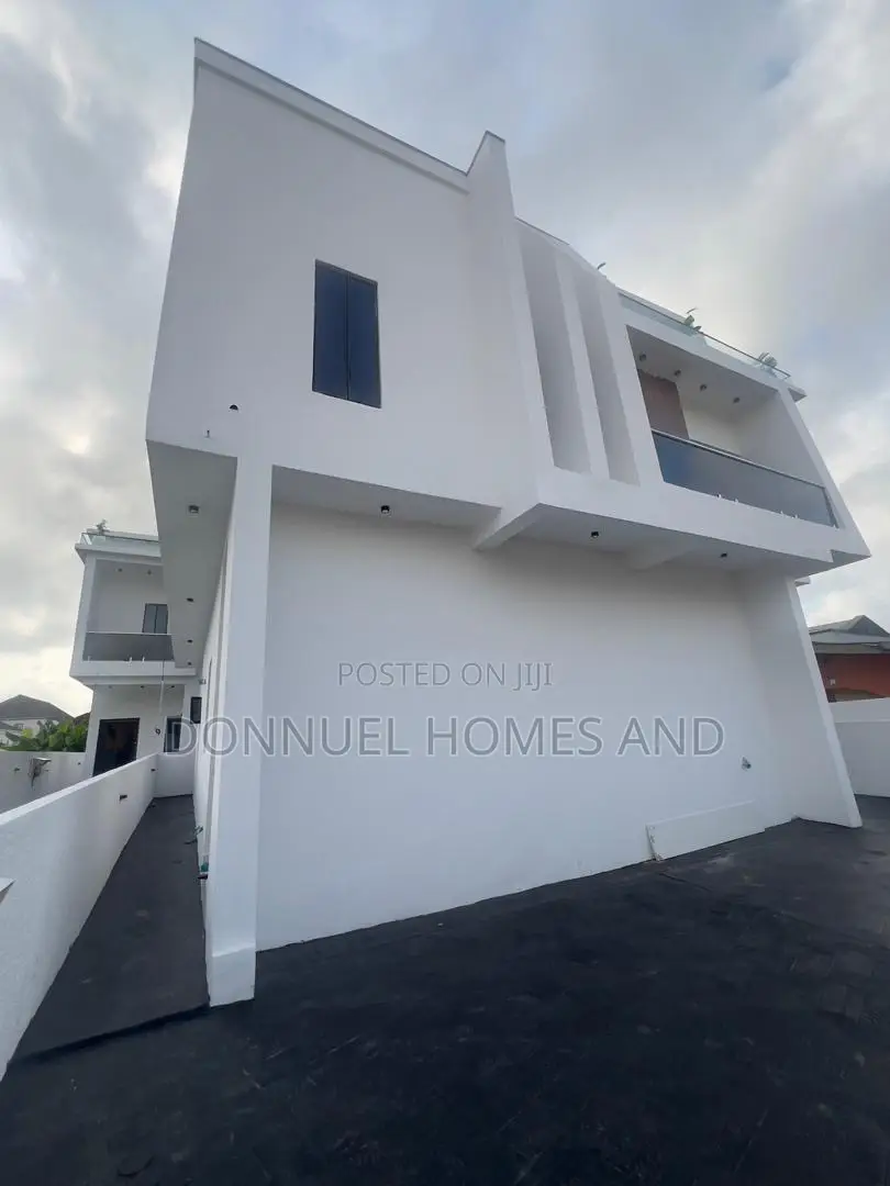 5bdrm Duplex in Sangotedo for sale
