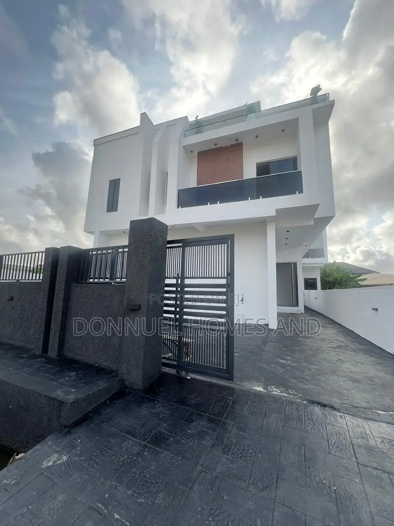 5bdrm Duplex in Sangotedo for sale