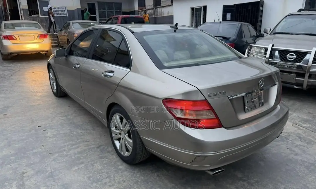 Mercedes-Benz C300 2008 Gold