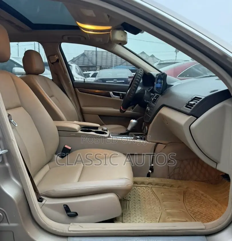 Mercedes-Benz C300 2008 Gold