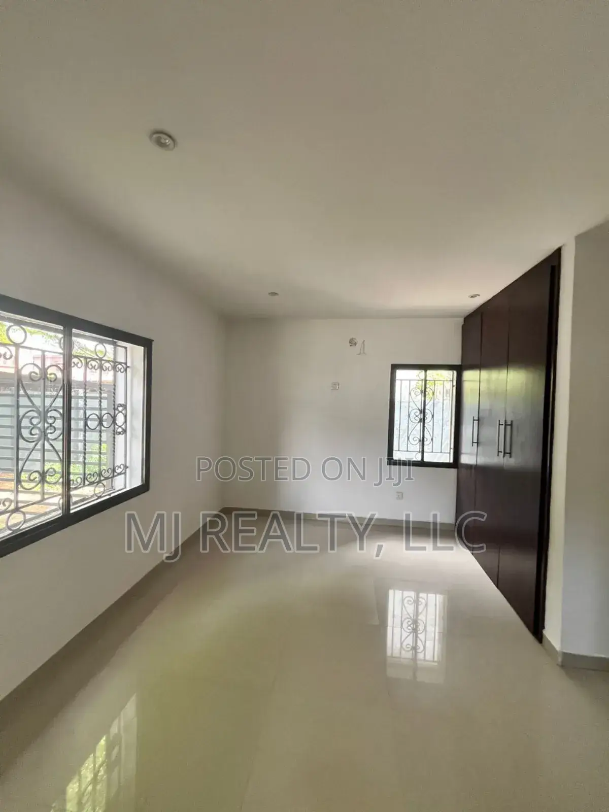 4bdrm Duplex in Vgc Estate for sale