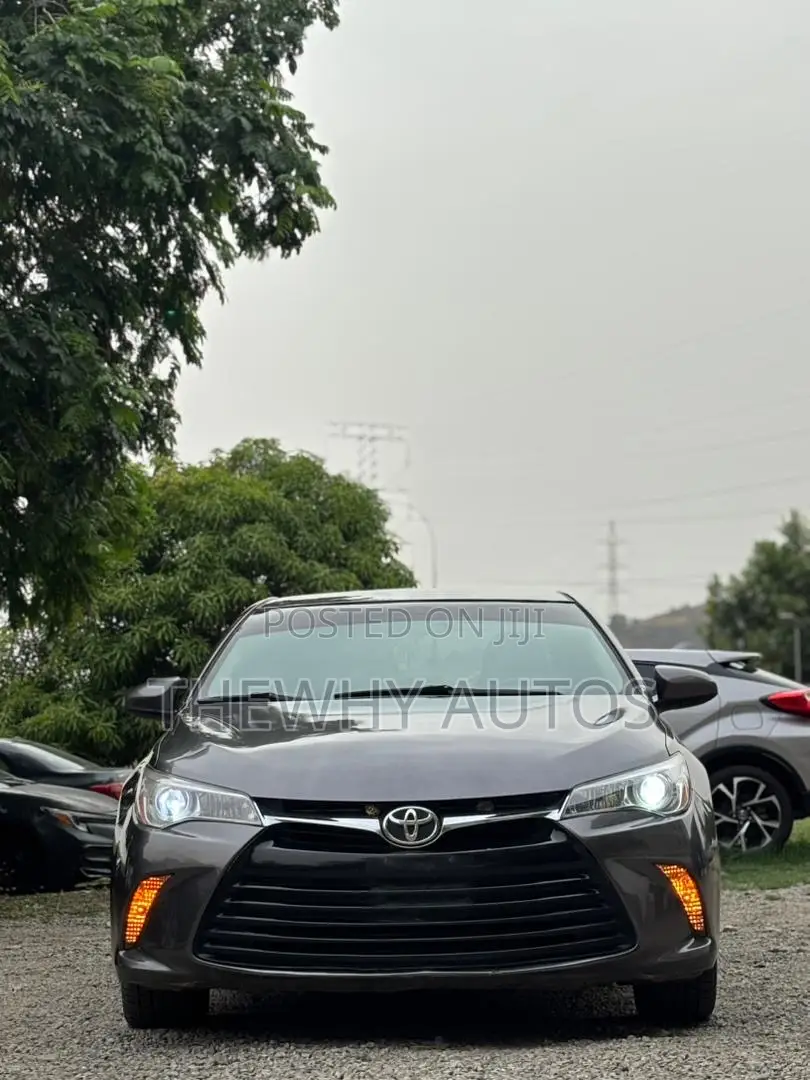 Toyota Camry LE 4dr Sedan (2.5L 4cyl 6A) 2017 Gray