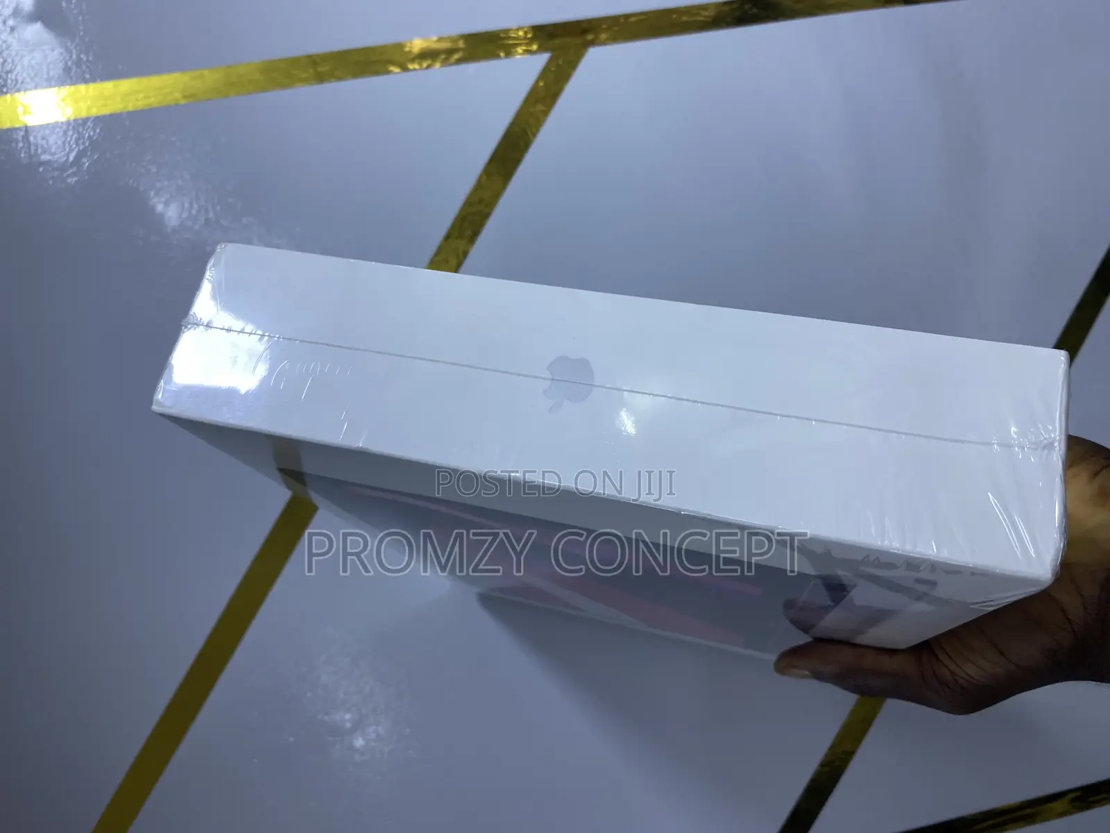 New Laptop Apple MacBook Pro 2022 M2 24GB Apple M2 SSD 1T