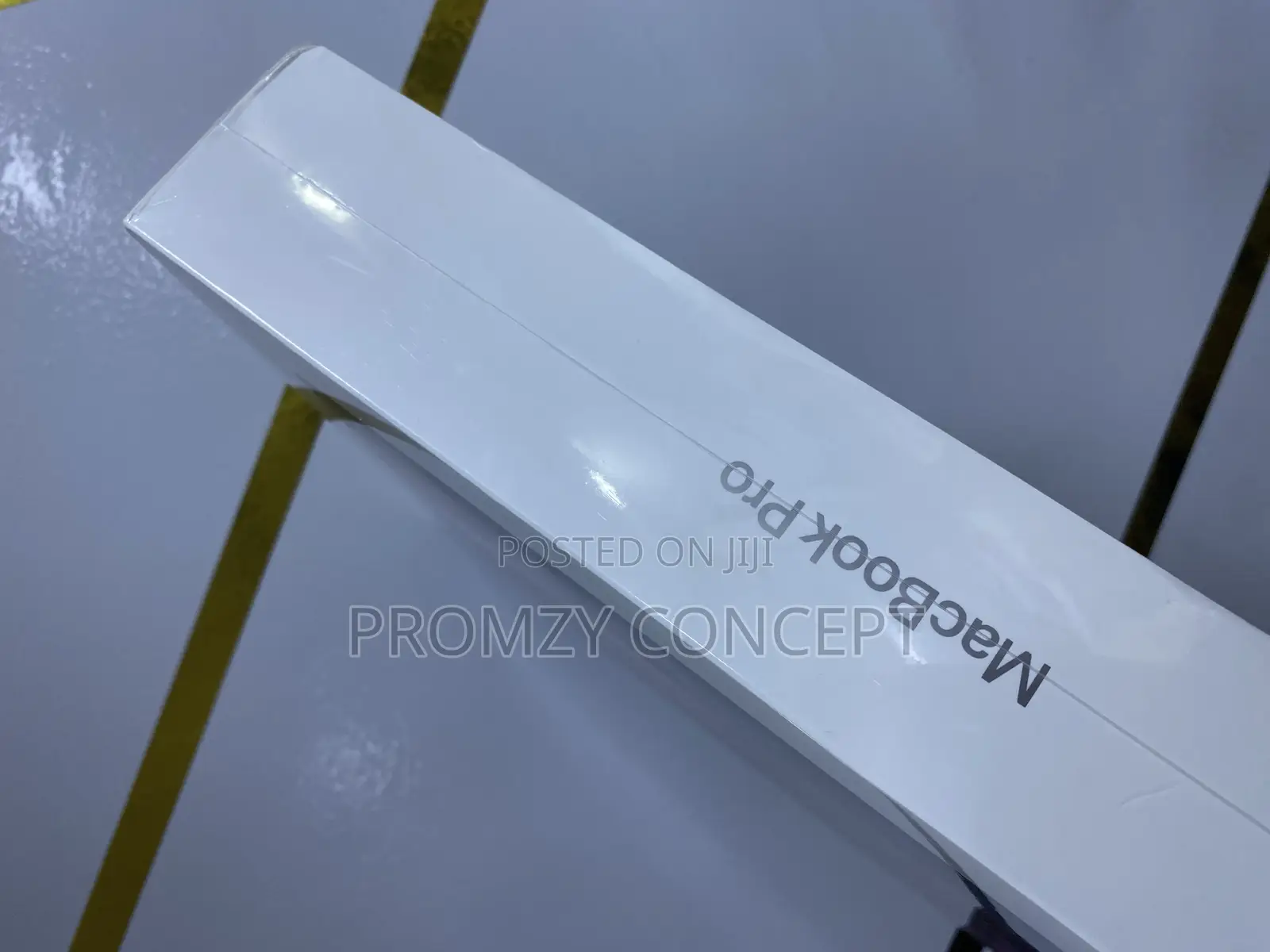 New Laptop Apple MacBook Pro 2022 M2 24GB Apple M2 SSD 1T
