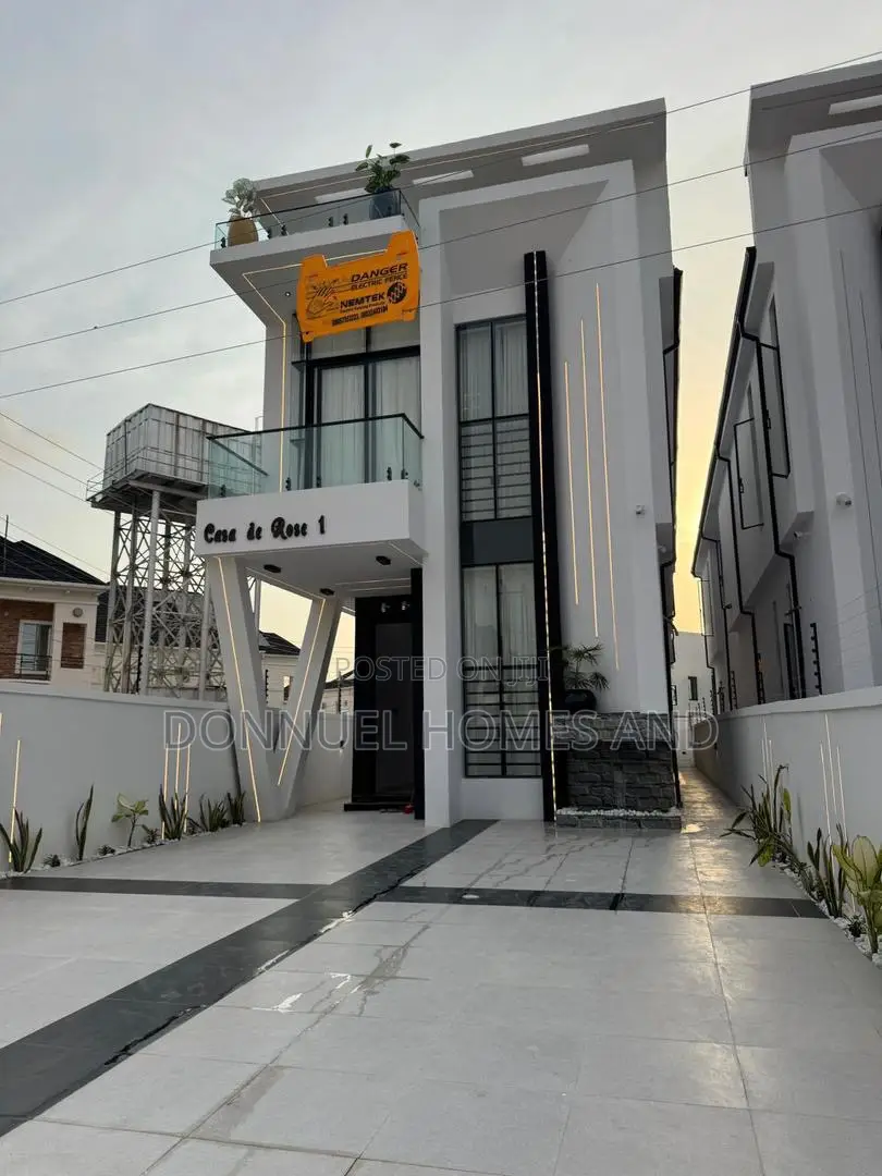 5bdrm Duplex in Ikota, Ajah for sale