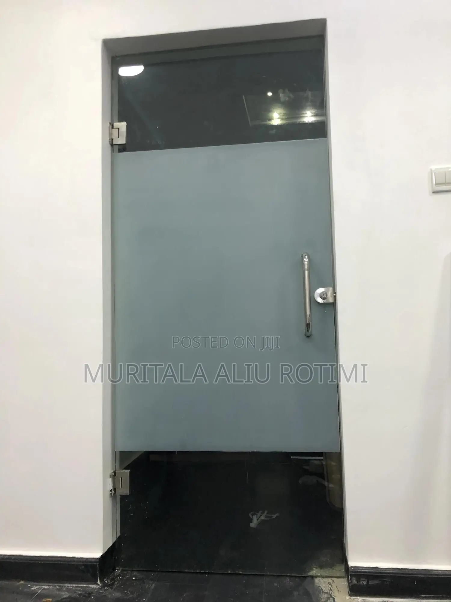 Frameless Swing Door