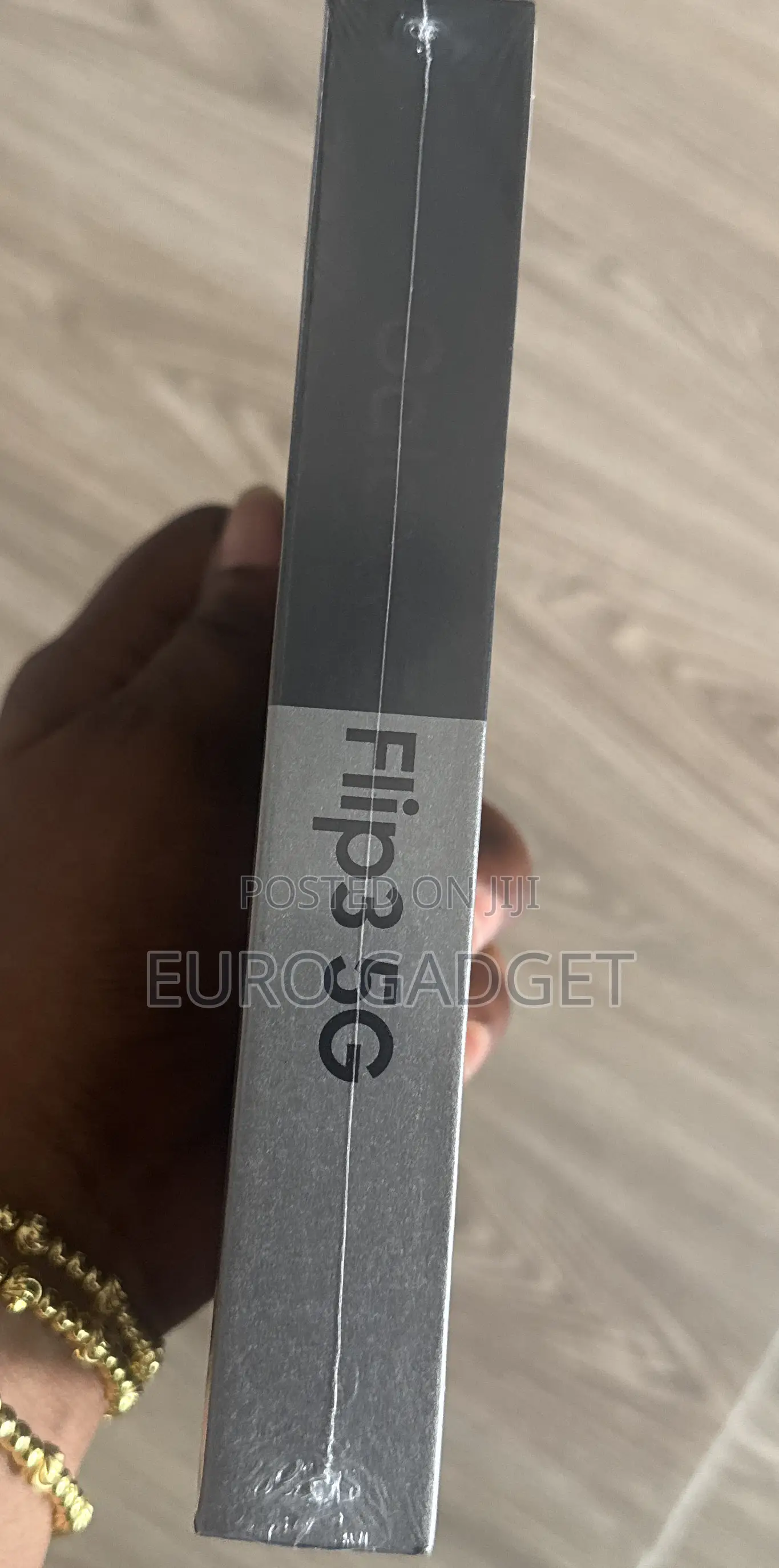 New Samsung Galaxy Z Flip3 5G 128 GB Gold