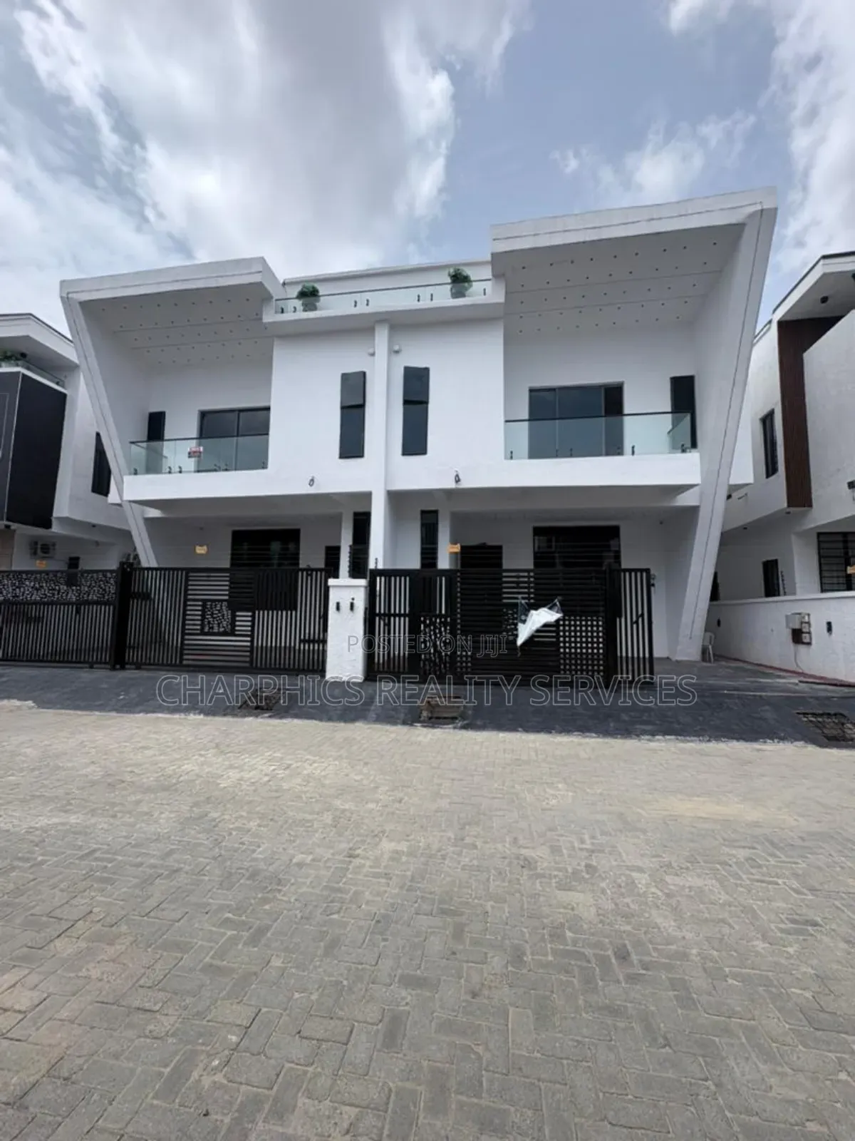 4bdrm Duplex in Off Lekki-Epe Expressway for sale